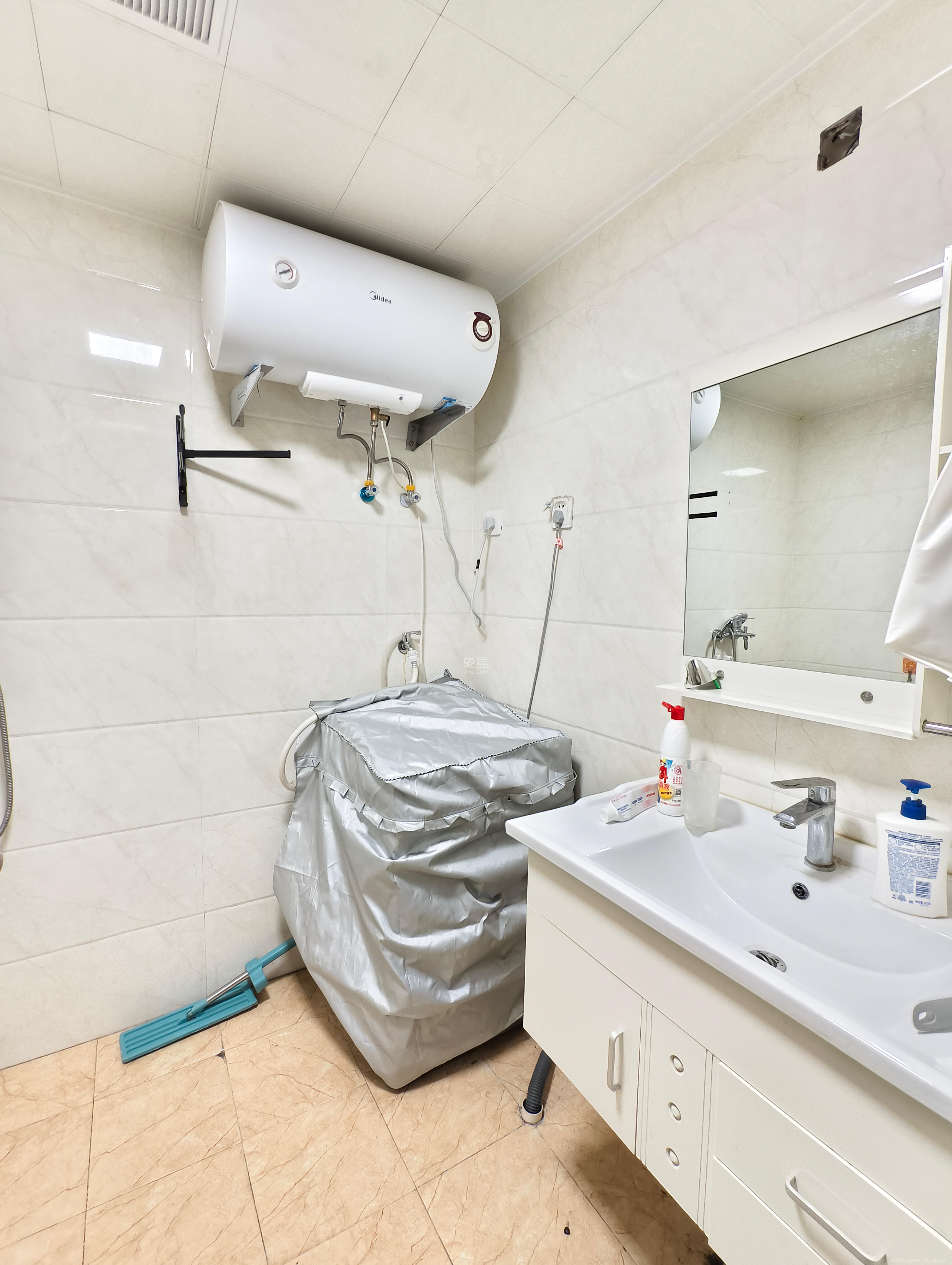 奥克斯广场 1室1厅1卫 1600.0元/月 奥克斯广场 1室1厅1卫 1600.0元/月室内图