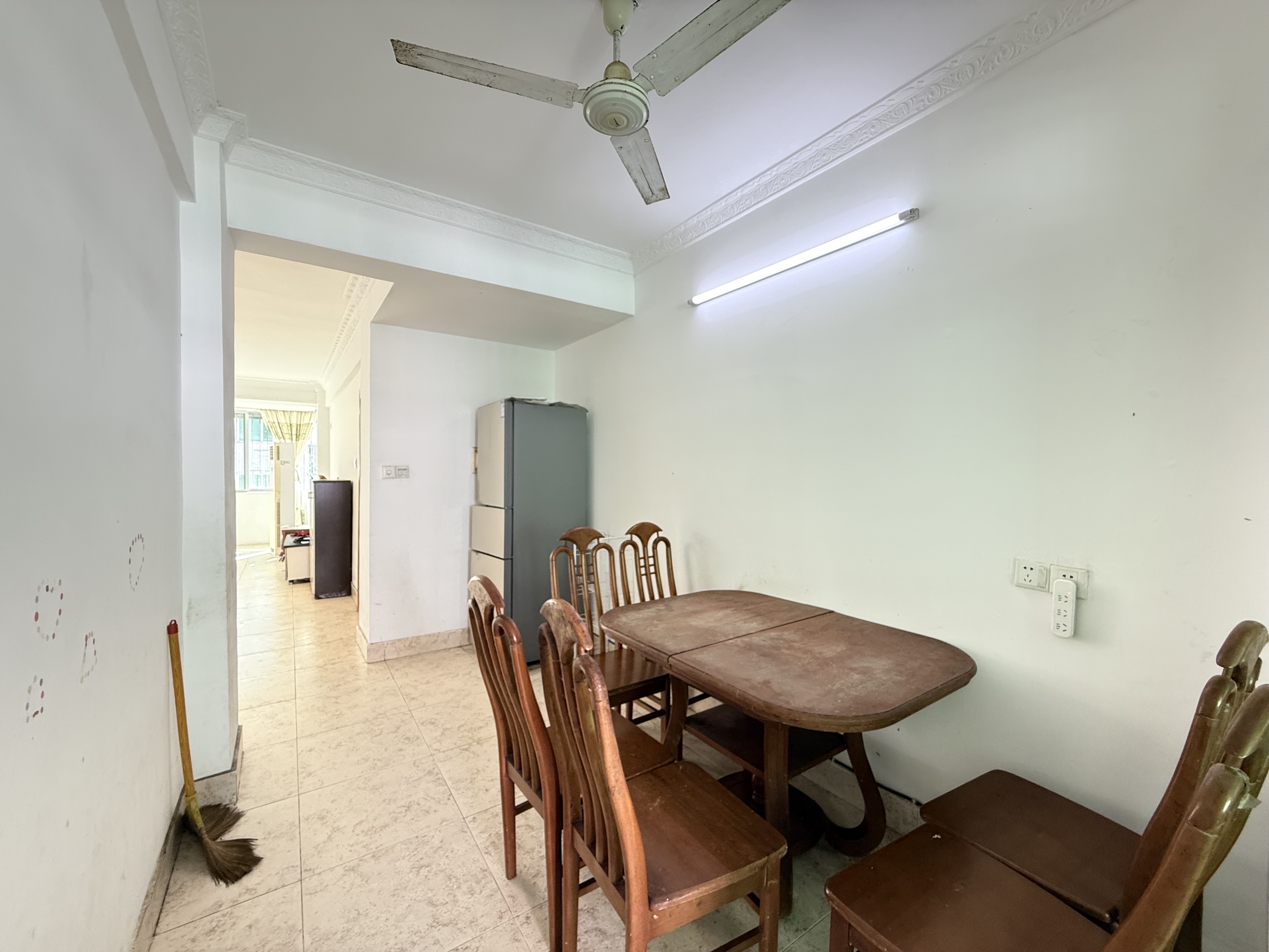 昌茂花园 3室2厅2卫 1600.0元/月 昌茂花园 3室2厅2卫 1600.0元/月室内图