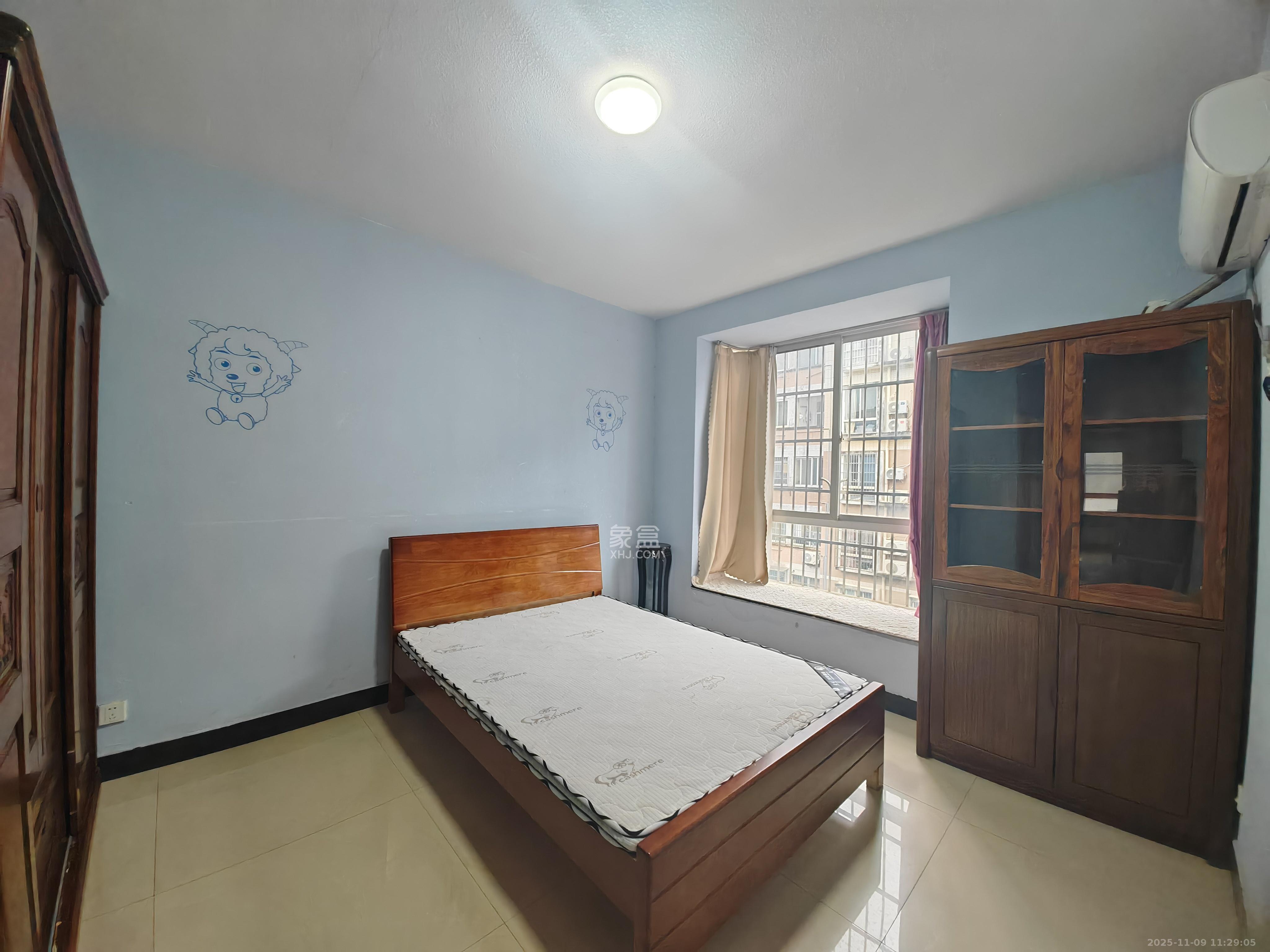 枫林绿洲  3室2厅2卫    2000.0元/月室内图