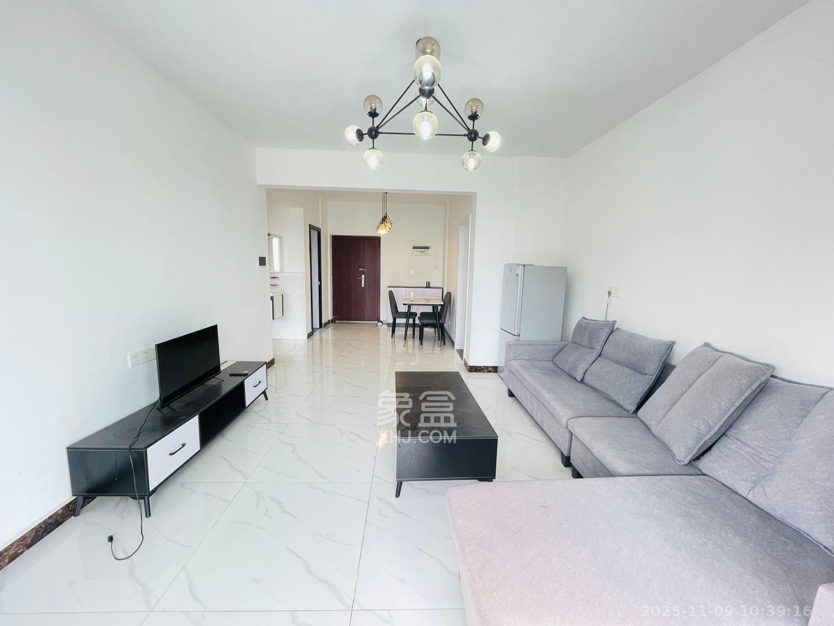 半山壹号  2室2厅1卫    2400.0元/月室内图