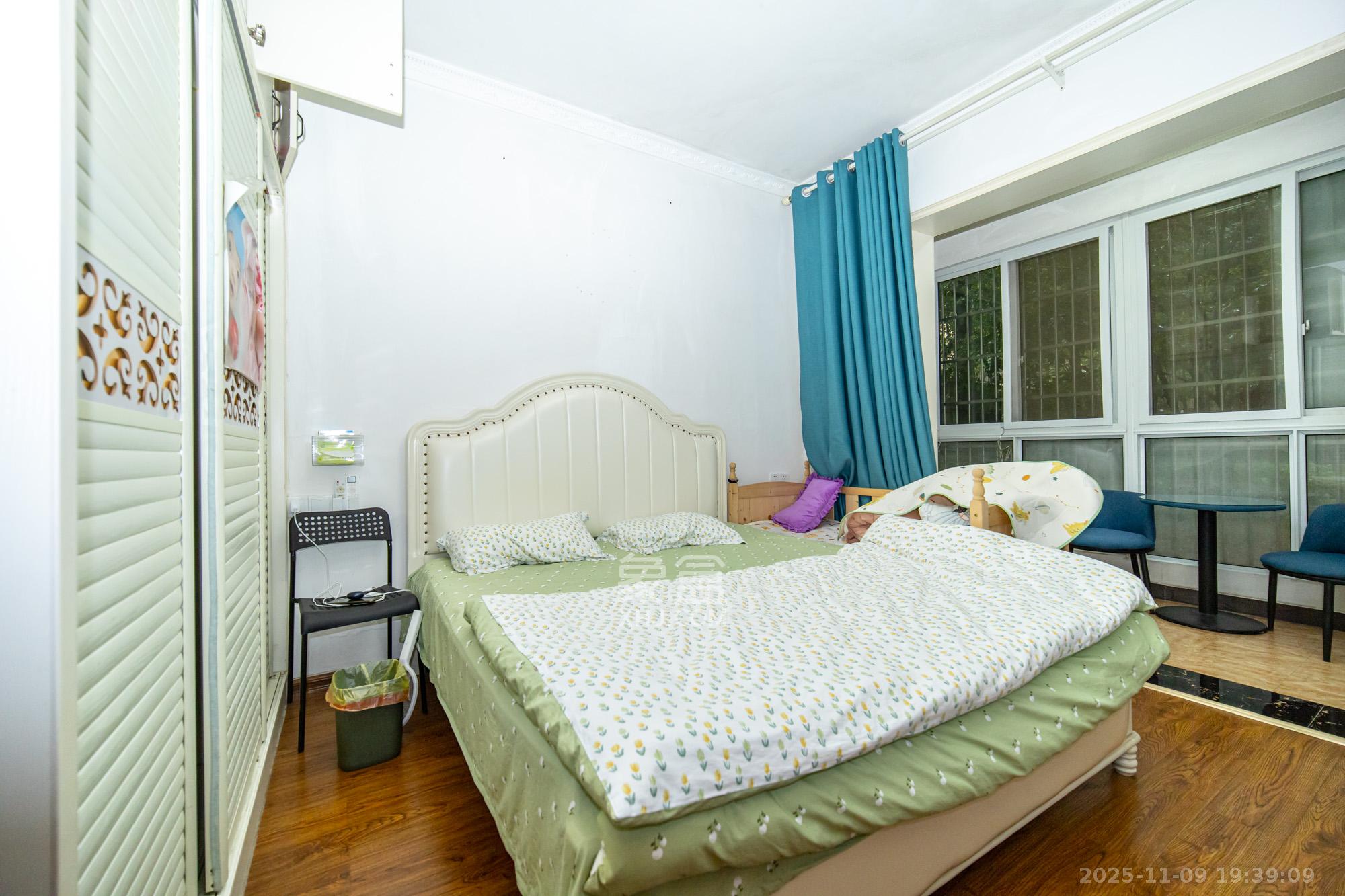 楚天世纪城东苑  3室2厅2卫    85.0万卧室