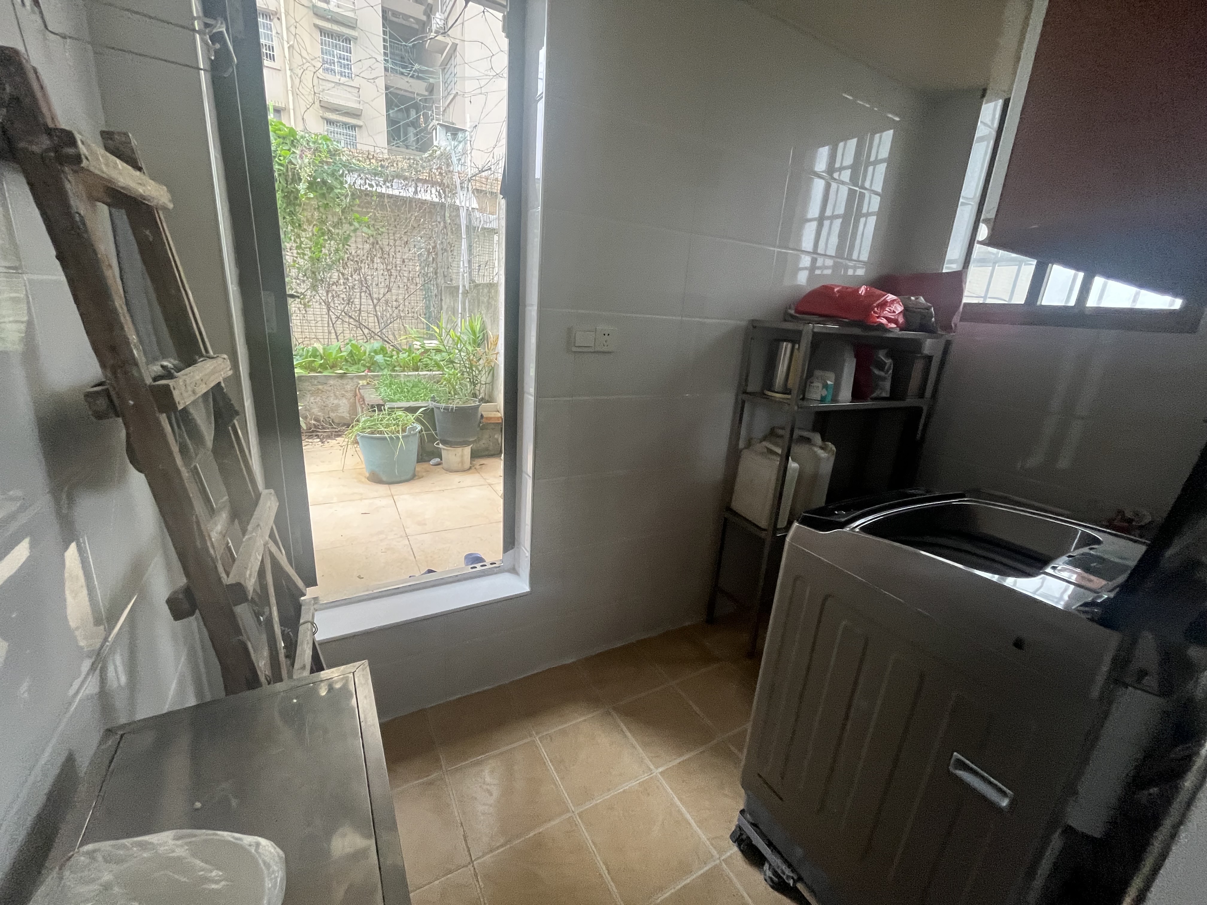 翰林苑  4室2厅3卫    93.8万客厅