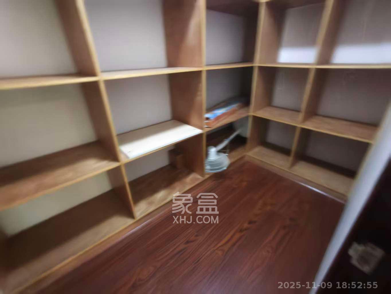 中城丽景香山园  4室2厅2卫    5200.0元/月室内图