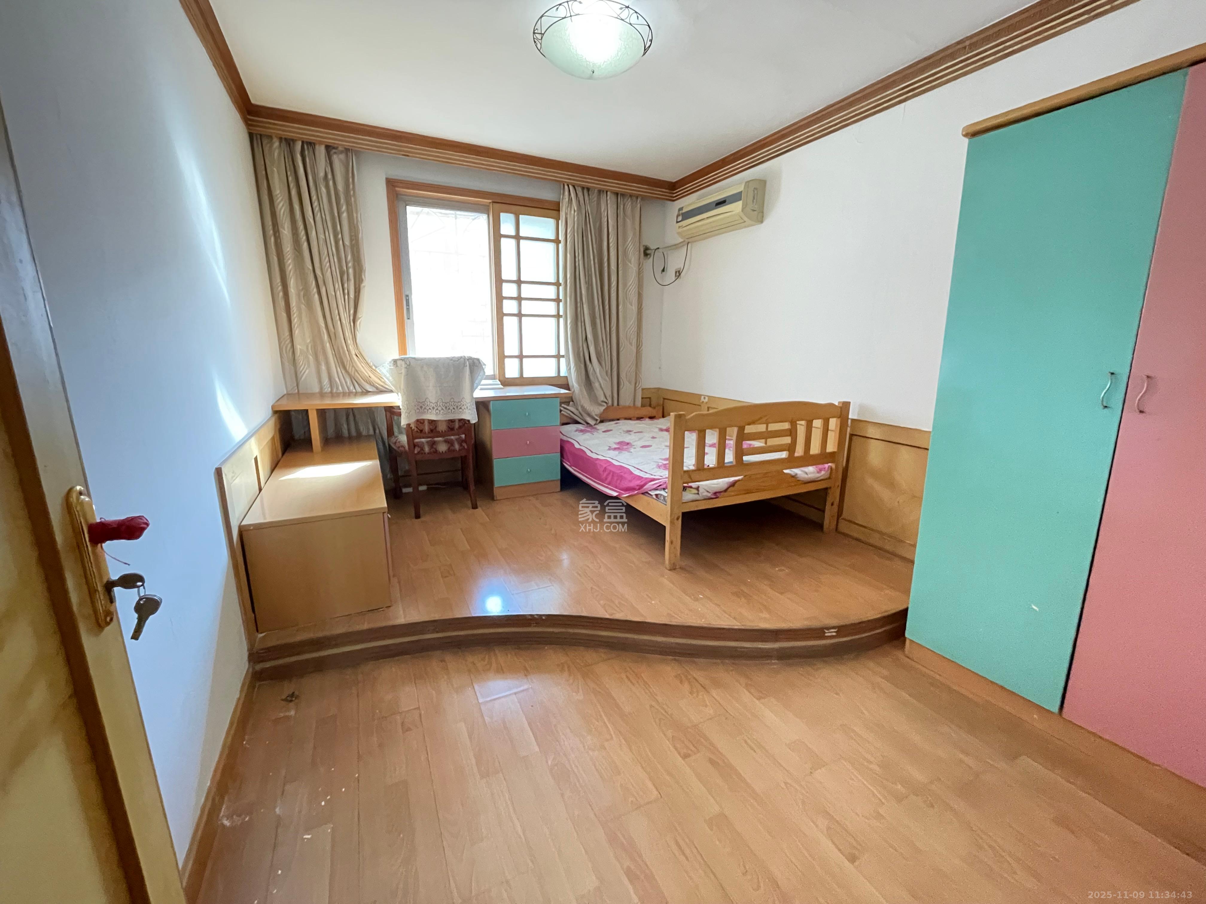 鸿园小区  4室2厅1卫    2800.0元/月室内图