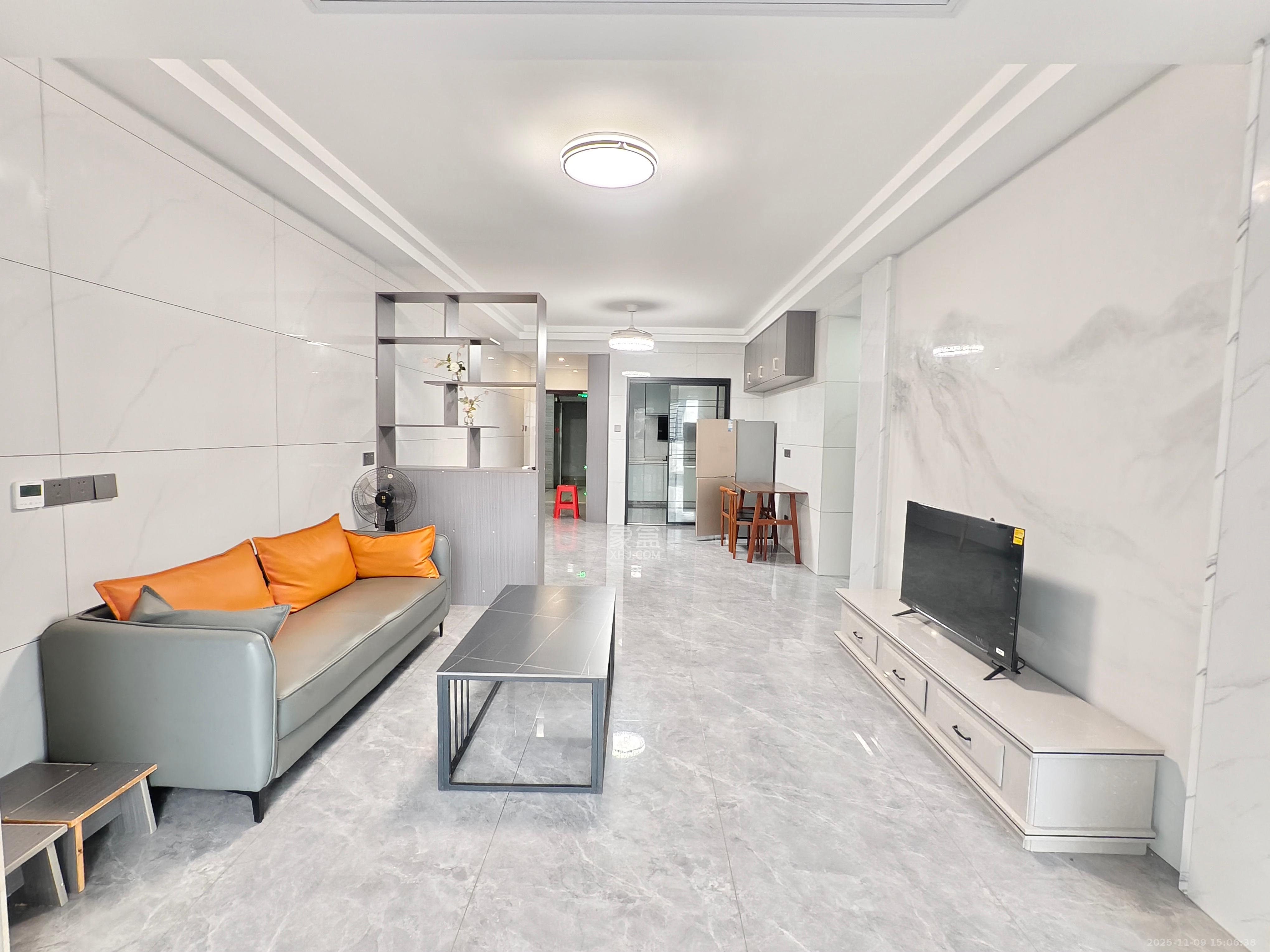 盛地东方芯府  3室2厅2卫    2400.0元/月