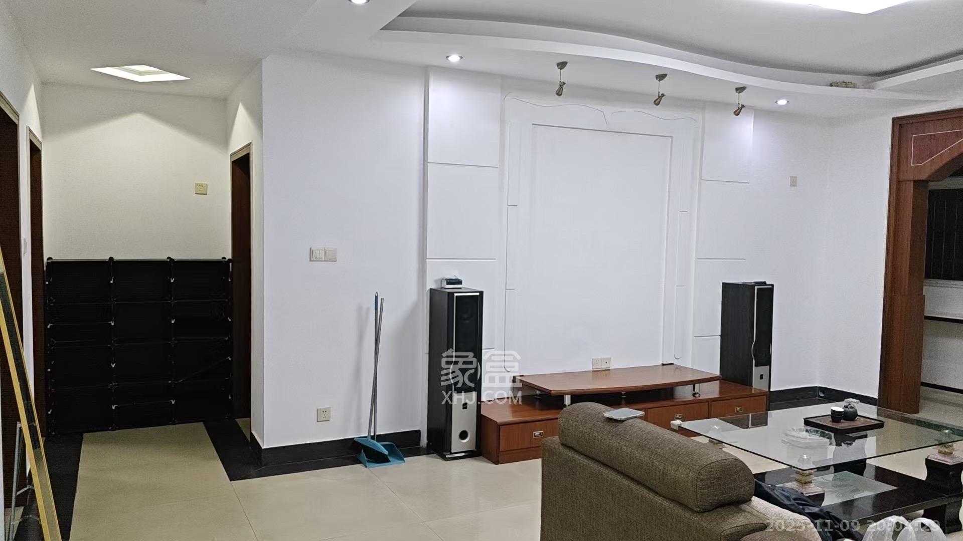 洞井一小区  3室1厅1卫    1600.0元/月室内图