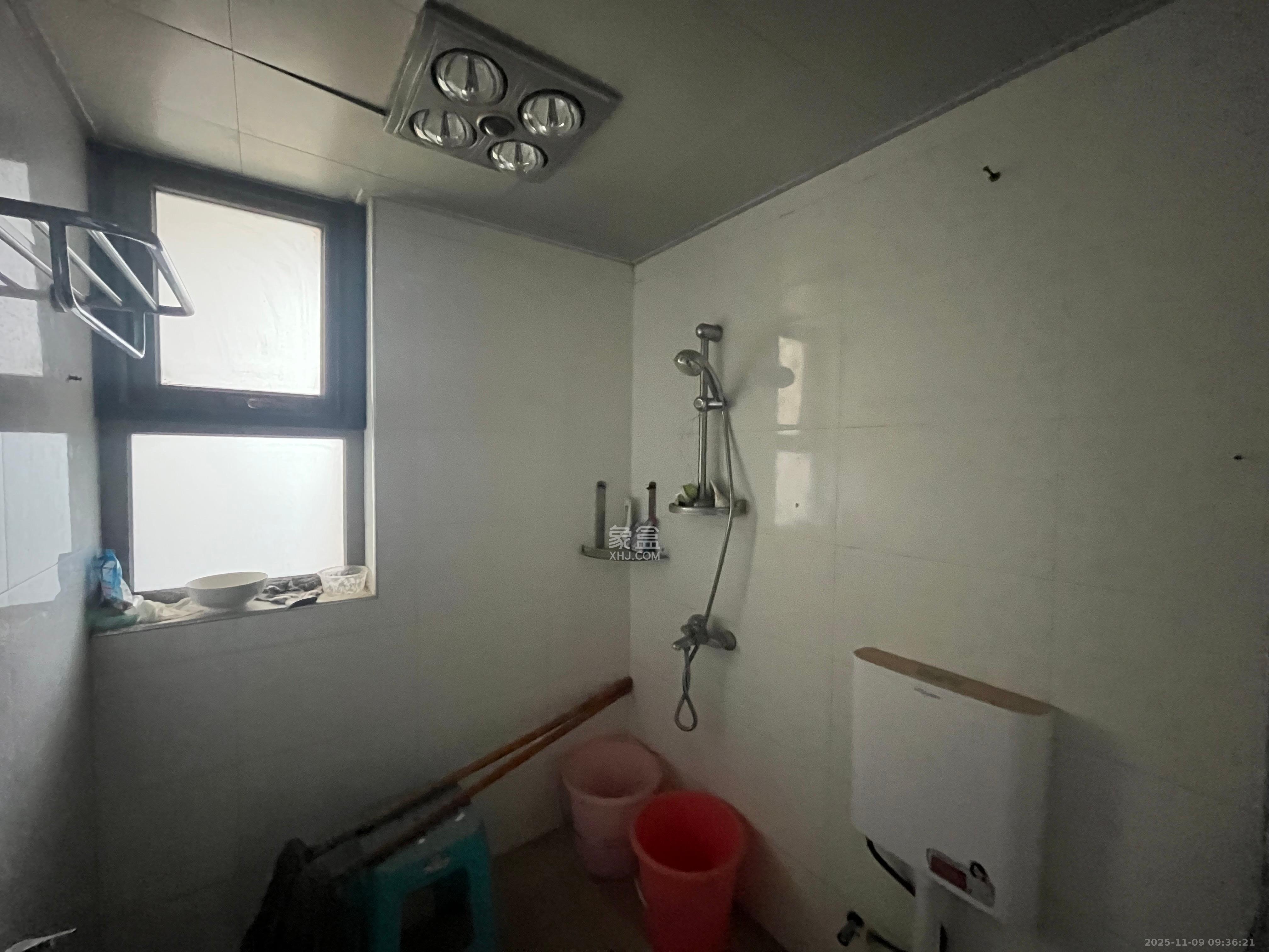 怡海星城  3室2厅1卫    1800.0元/月室内图