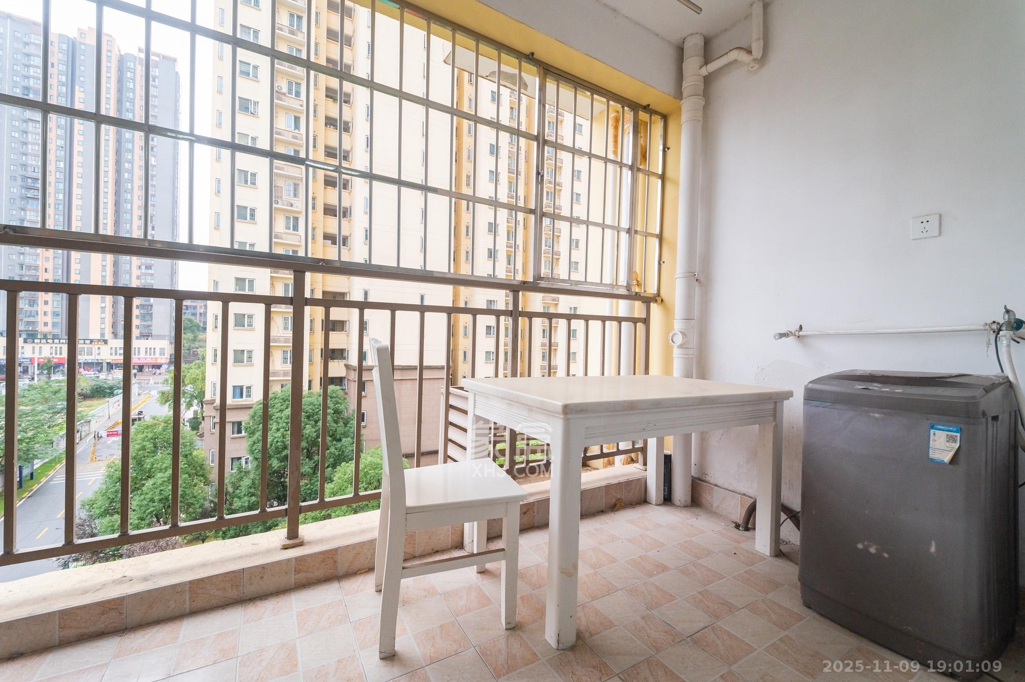 MOMA当代广场  4室2厅2卫    75.8万阳台