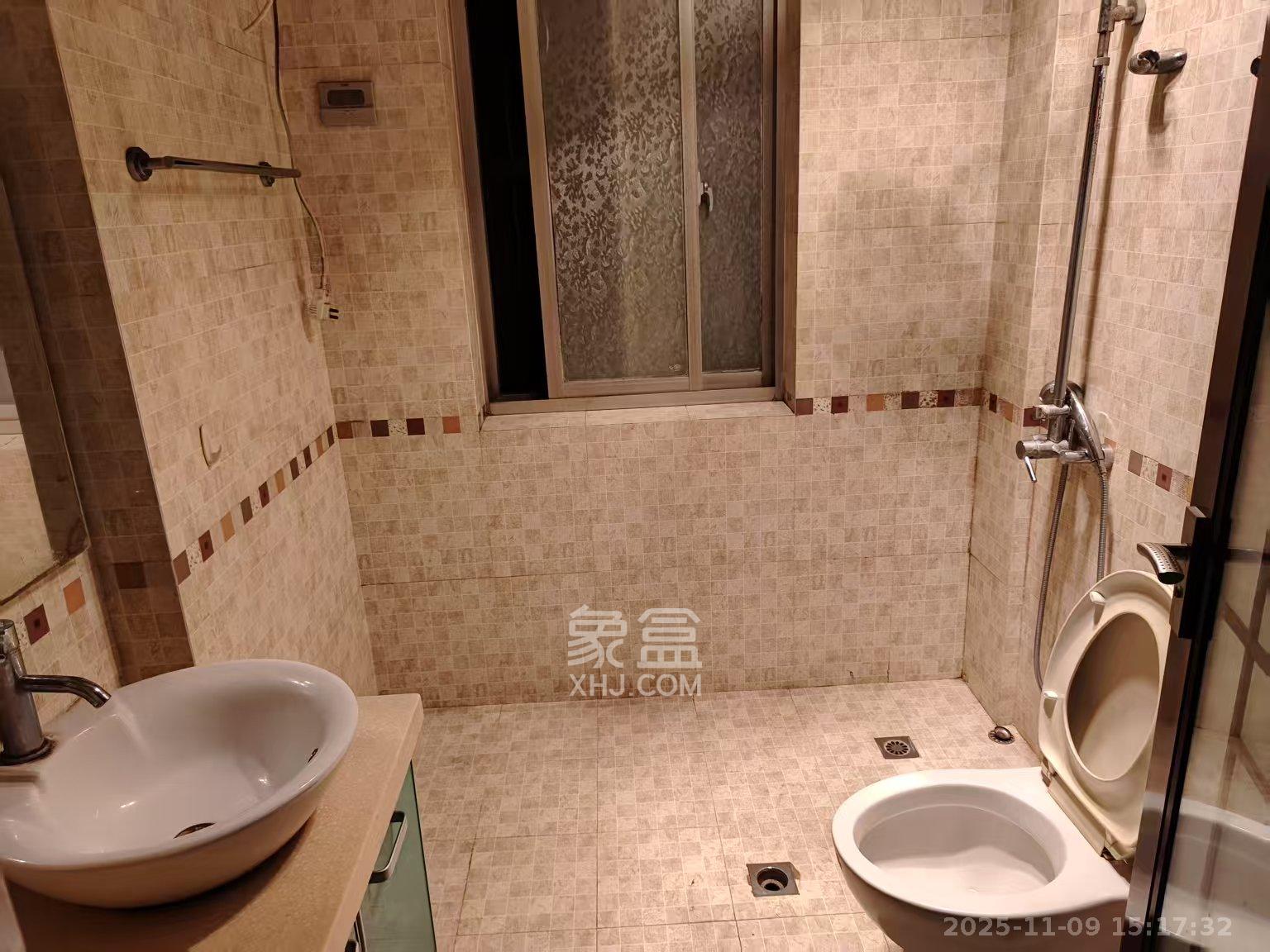 长房东郡  3室2厅2卫    2800.0元/月室内图