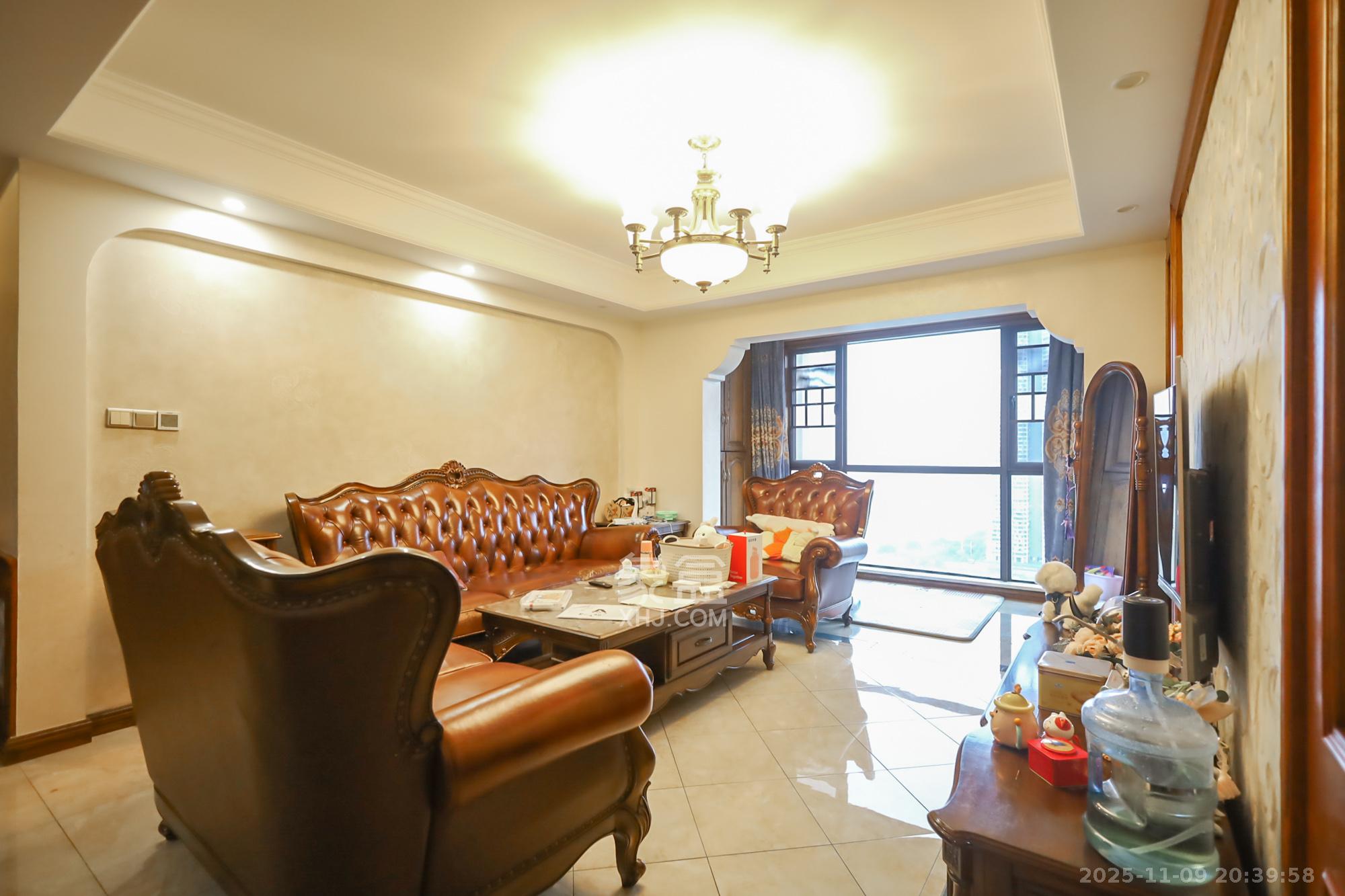 世茂外滩里（世茂铂翠湾三期）  4室2厅2卫    240.0万