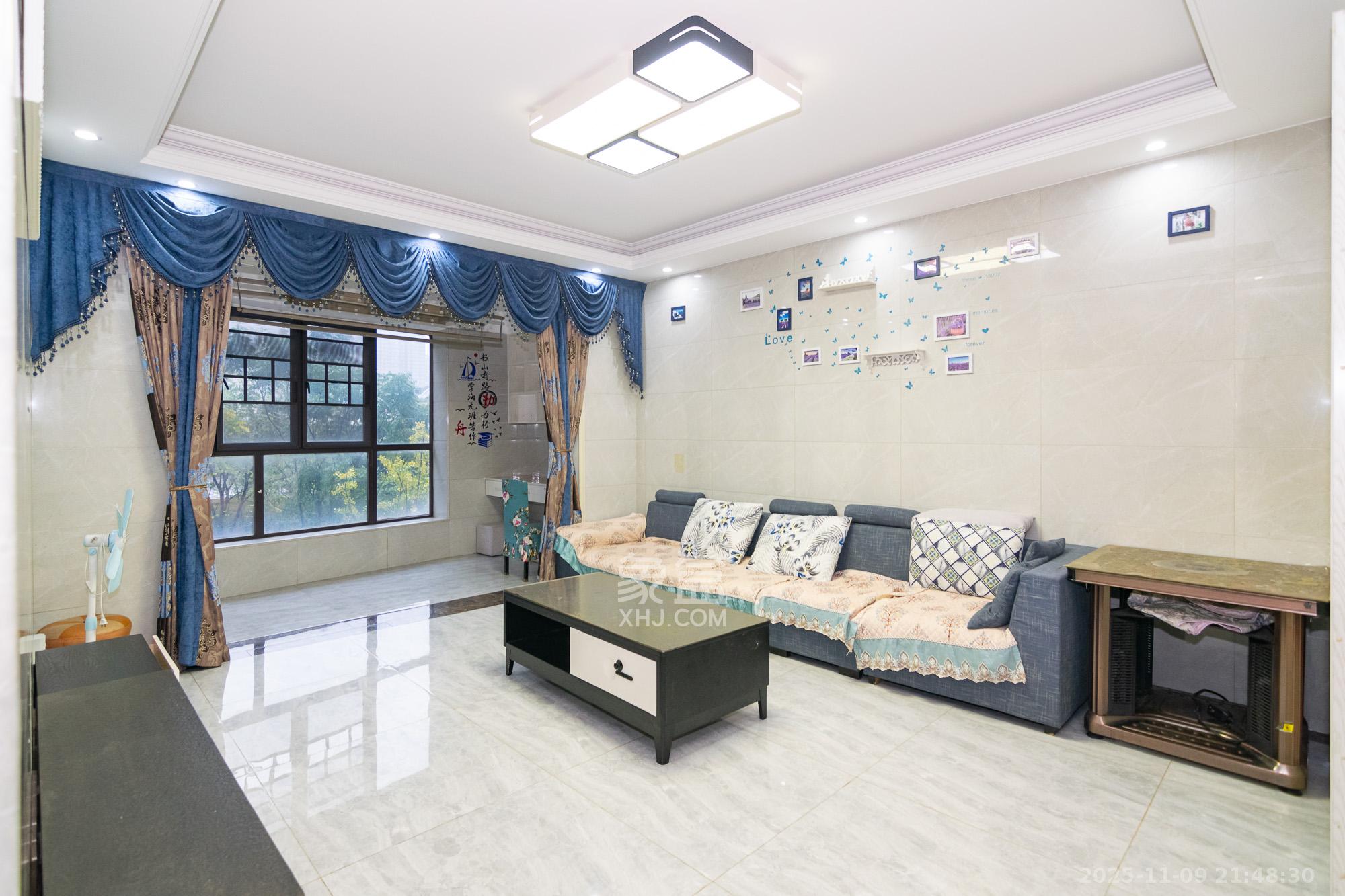 三润城(三润星城) 3室2厅2卫 90.0万 三润城(三润星城) 3室2厅2卫 90.0万客厅