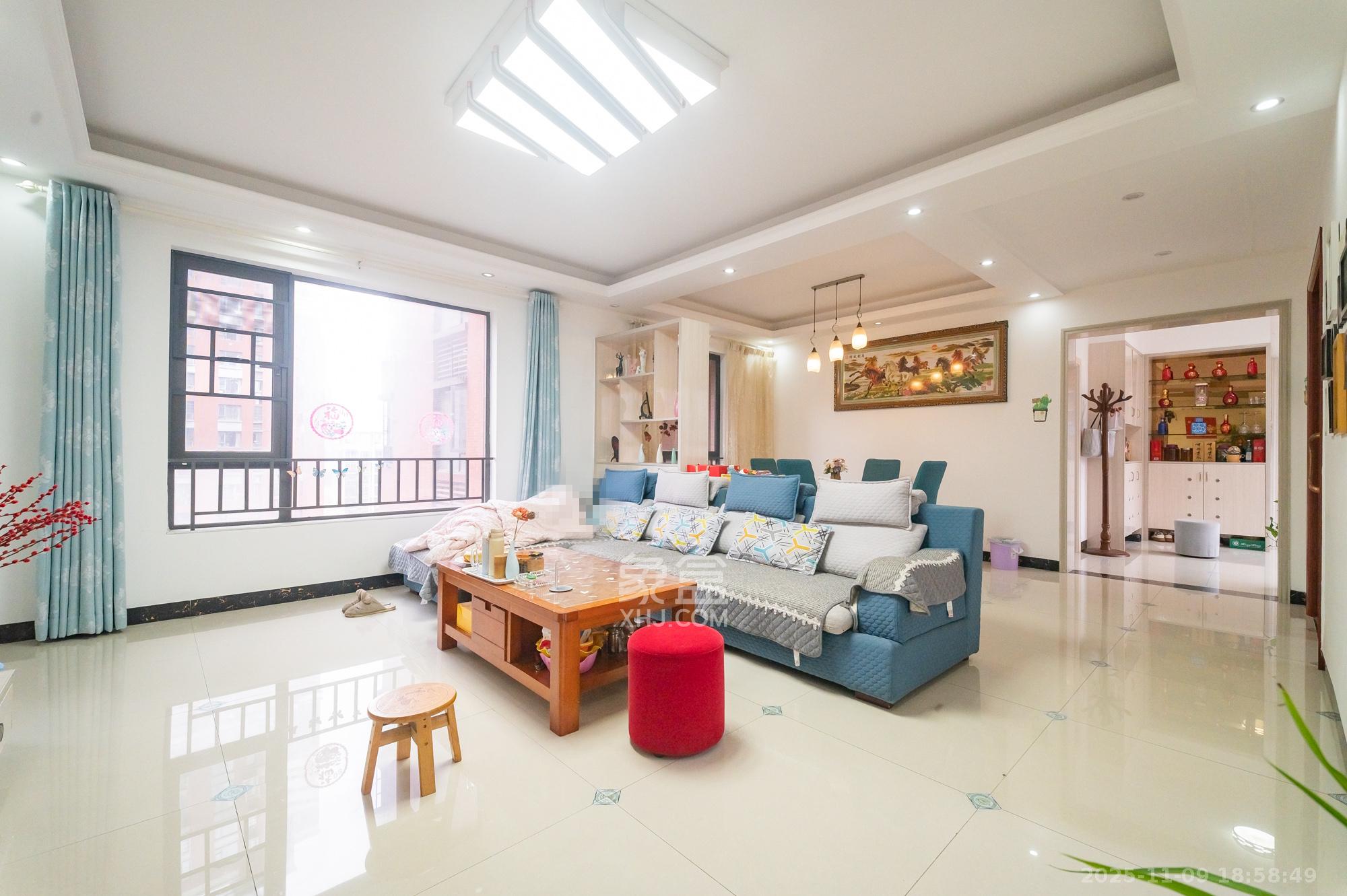 华润凤凰城二期 3室2厅2卫 88.0万 华润凤凰城二期 3室2厅2卫 88.0万客厅