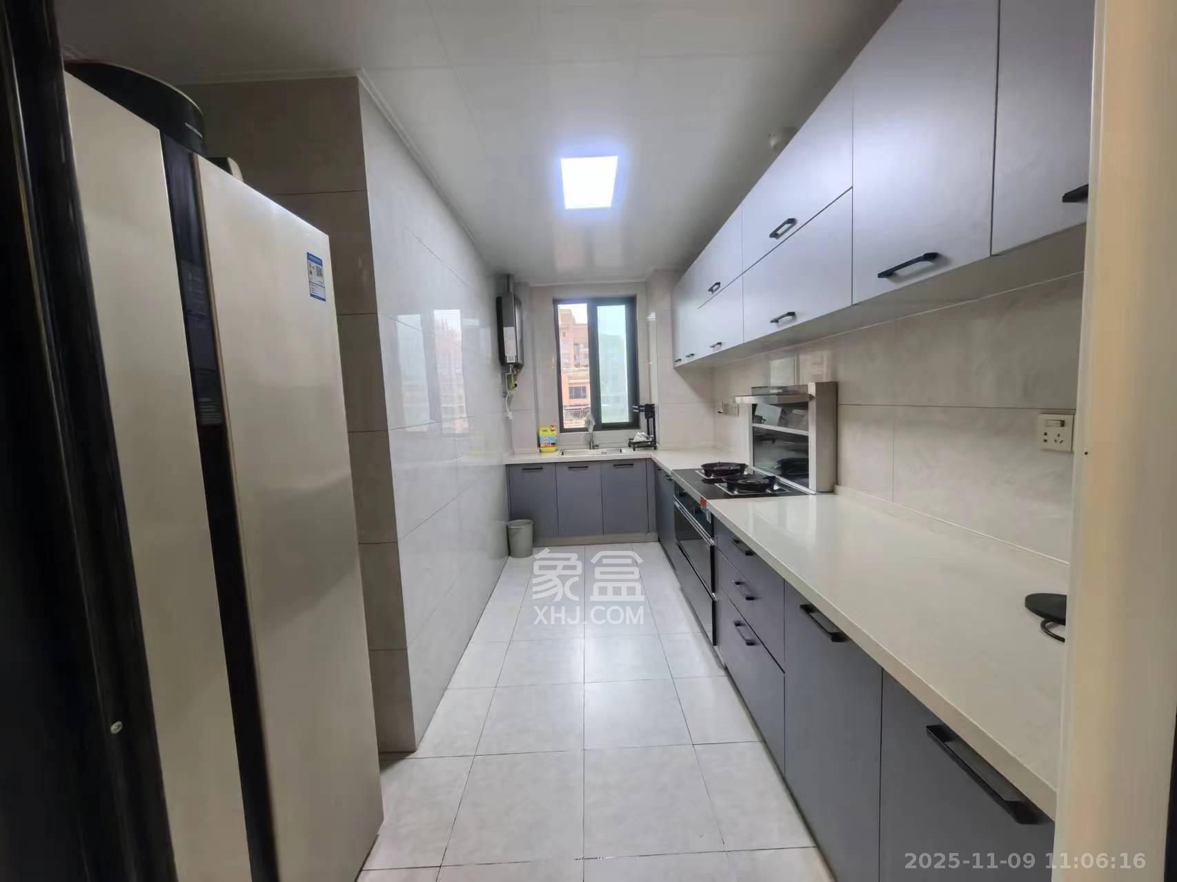 三一街区  3室2厅2卫    2600.0元/月室内图