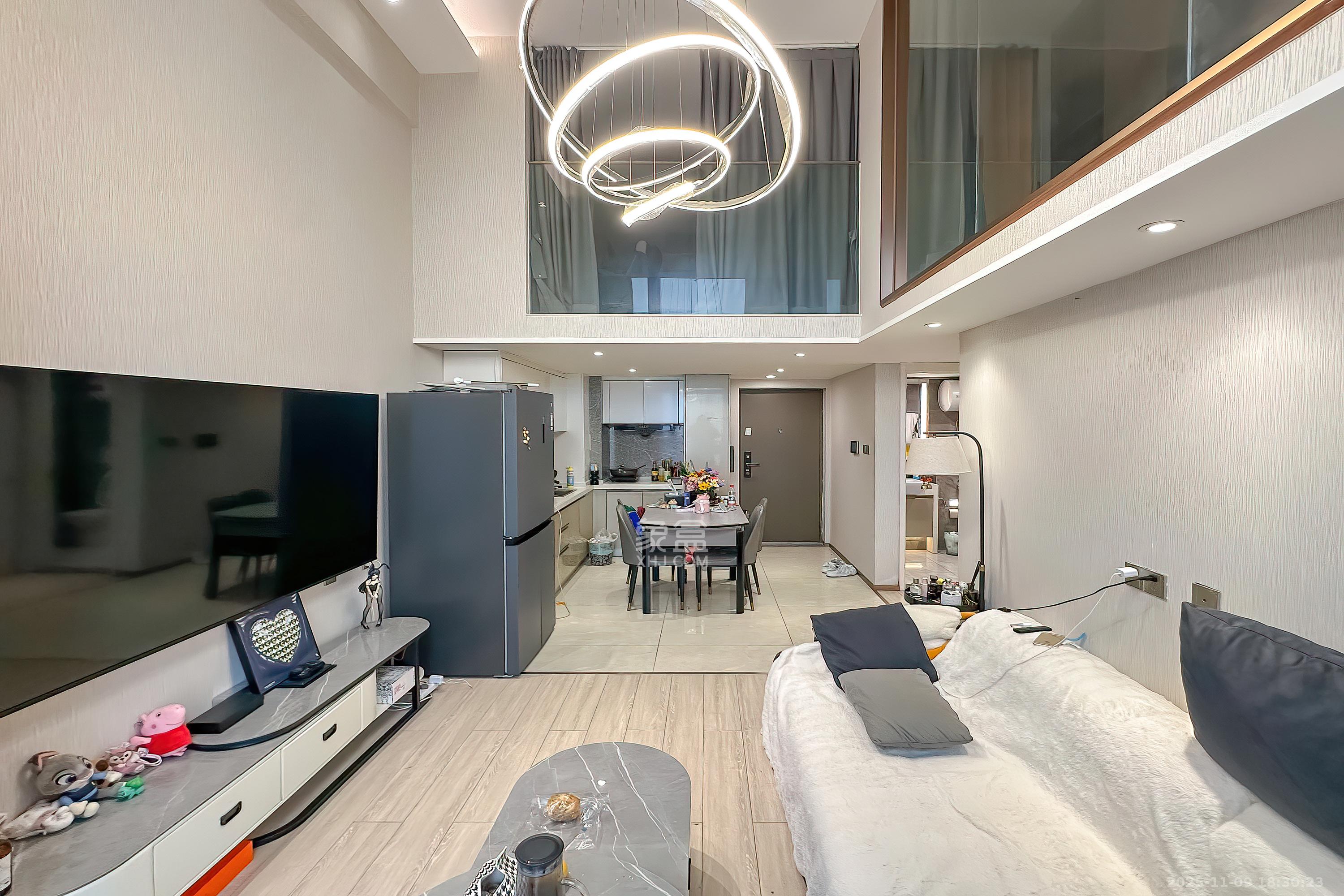 华远华时代  3室2厅2卫    88.8万客厅