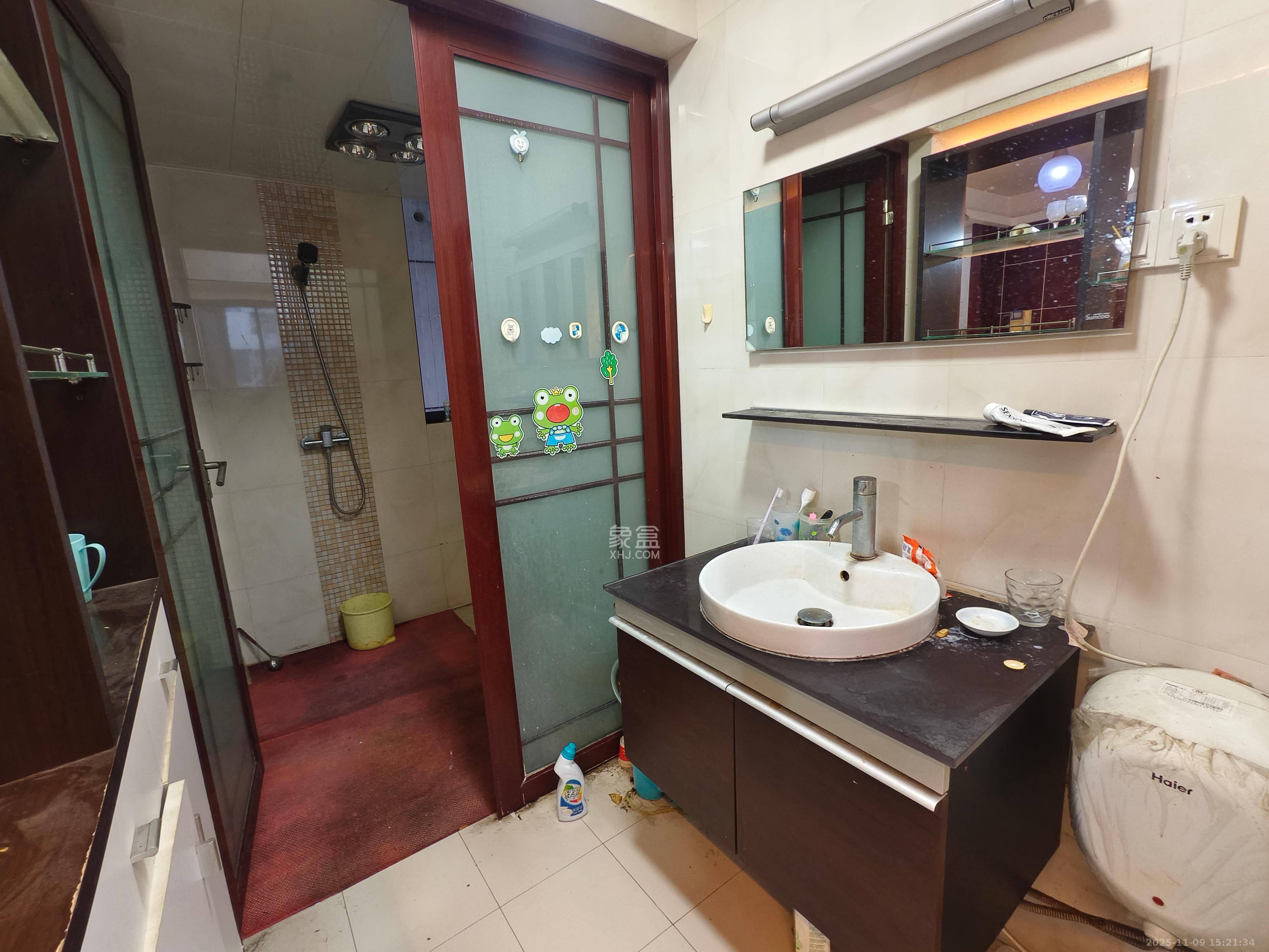 阳光100一期、四五期 4室2厅2卫 2800.0元/月 阳光100一期、四五期 4室2厅2卫 2800.0元/月室内图