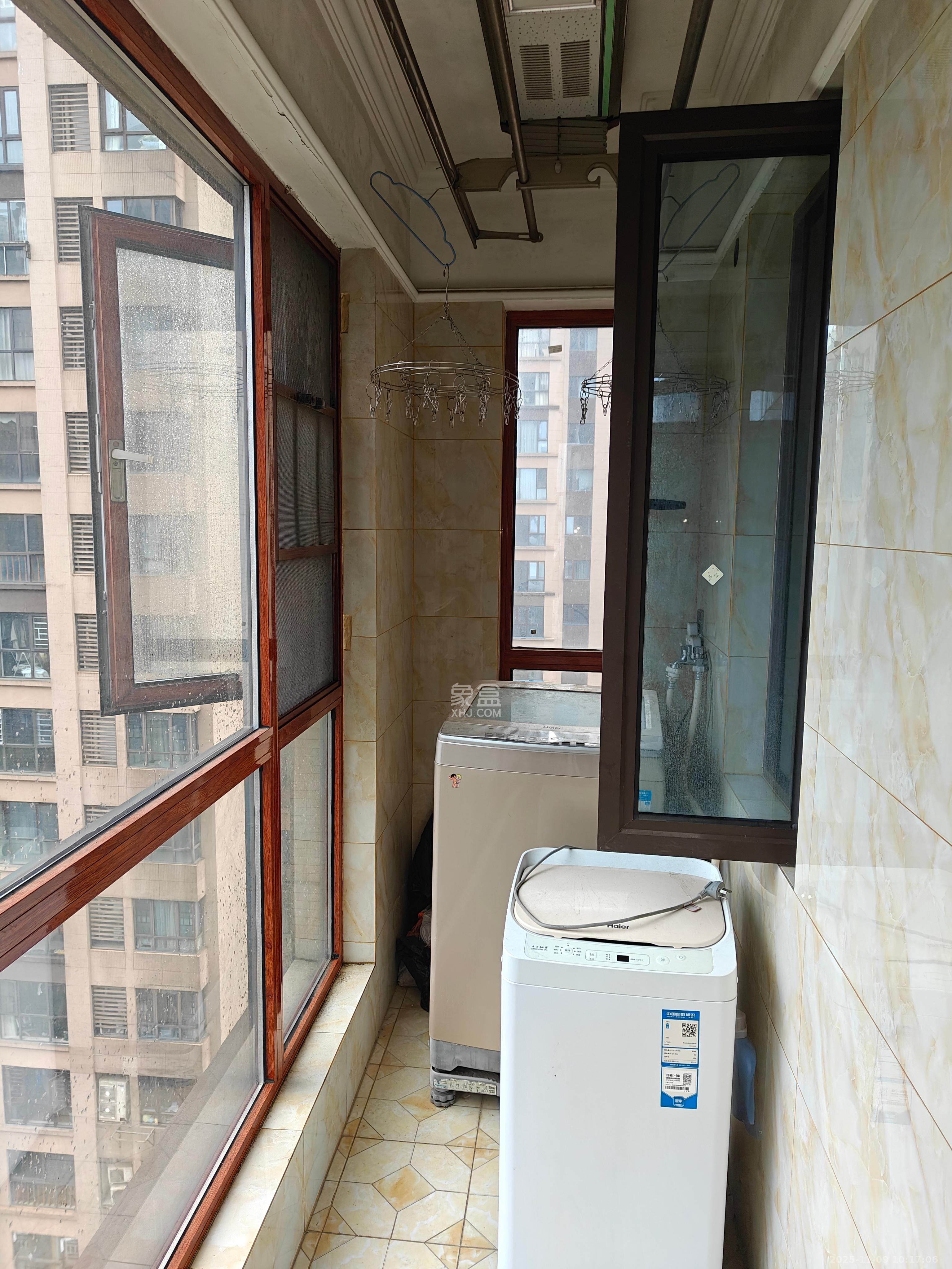 正荣财富中心 3室2厅2卫 2400.0元/月 正荣财富中心 3室2厅2卫 2400.0元/月室内图