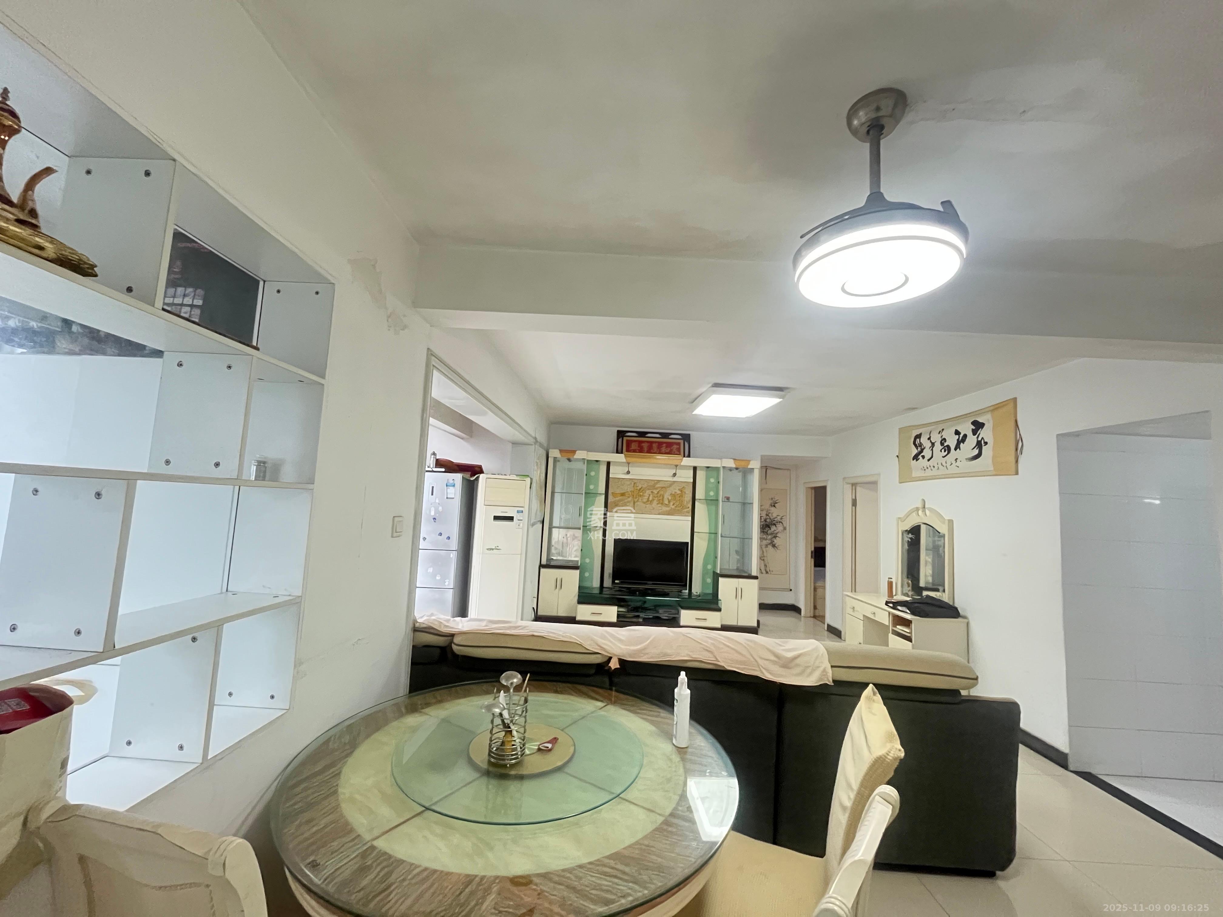 银港水晶城  3室2厅2卫    2600.0元/月室内图