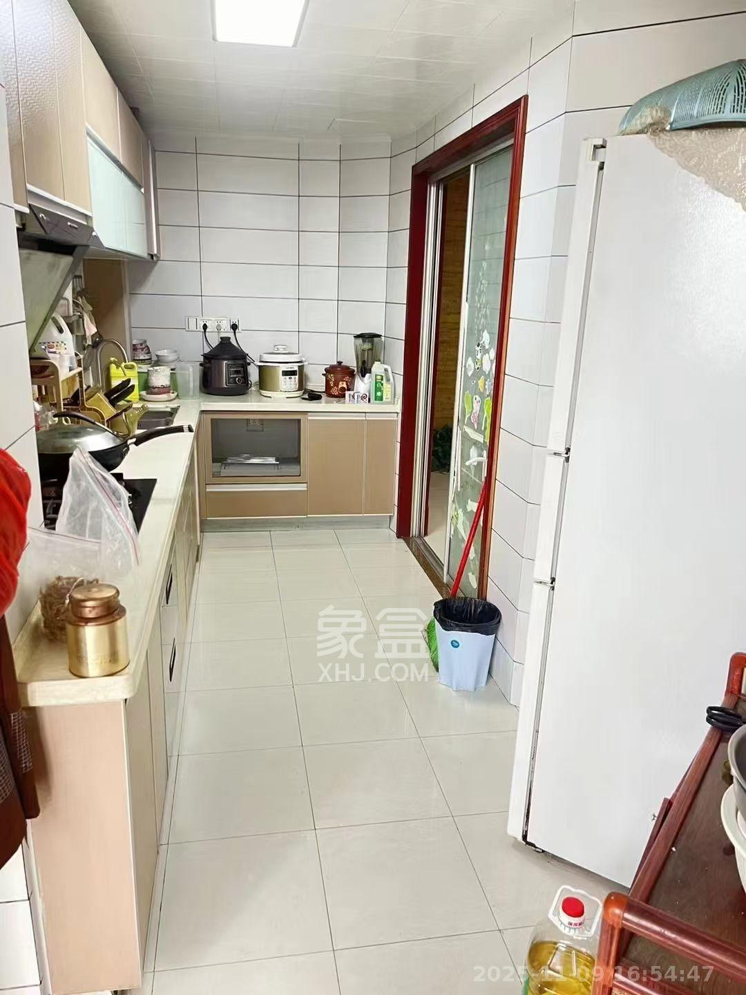 浏阳河畔家园  3室2厅2卫    2600.0元/月室内图