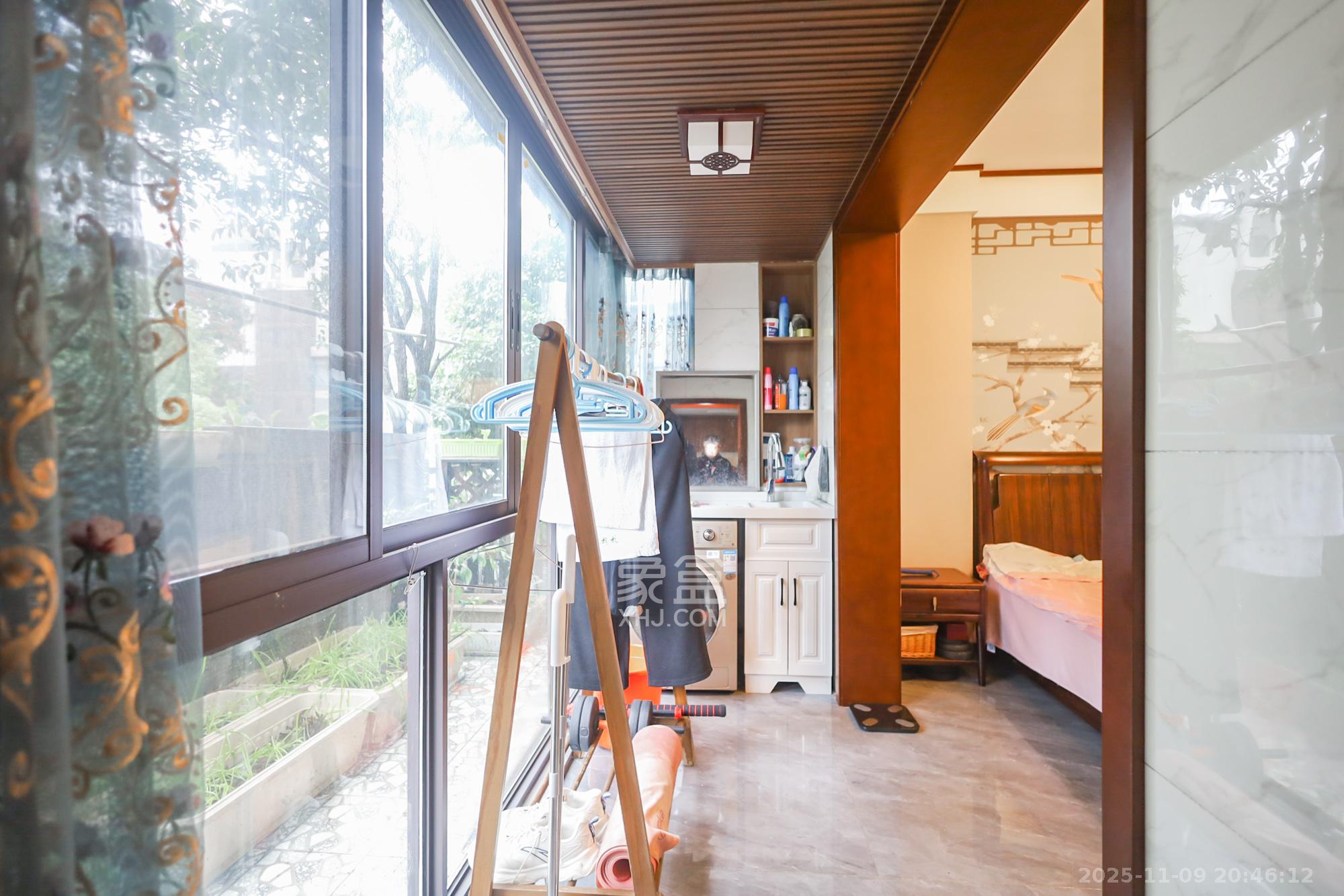 西山汇景一、二期  1室2厅1卫    85.0万阳台