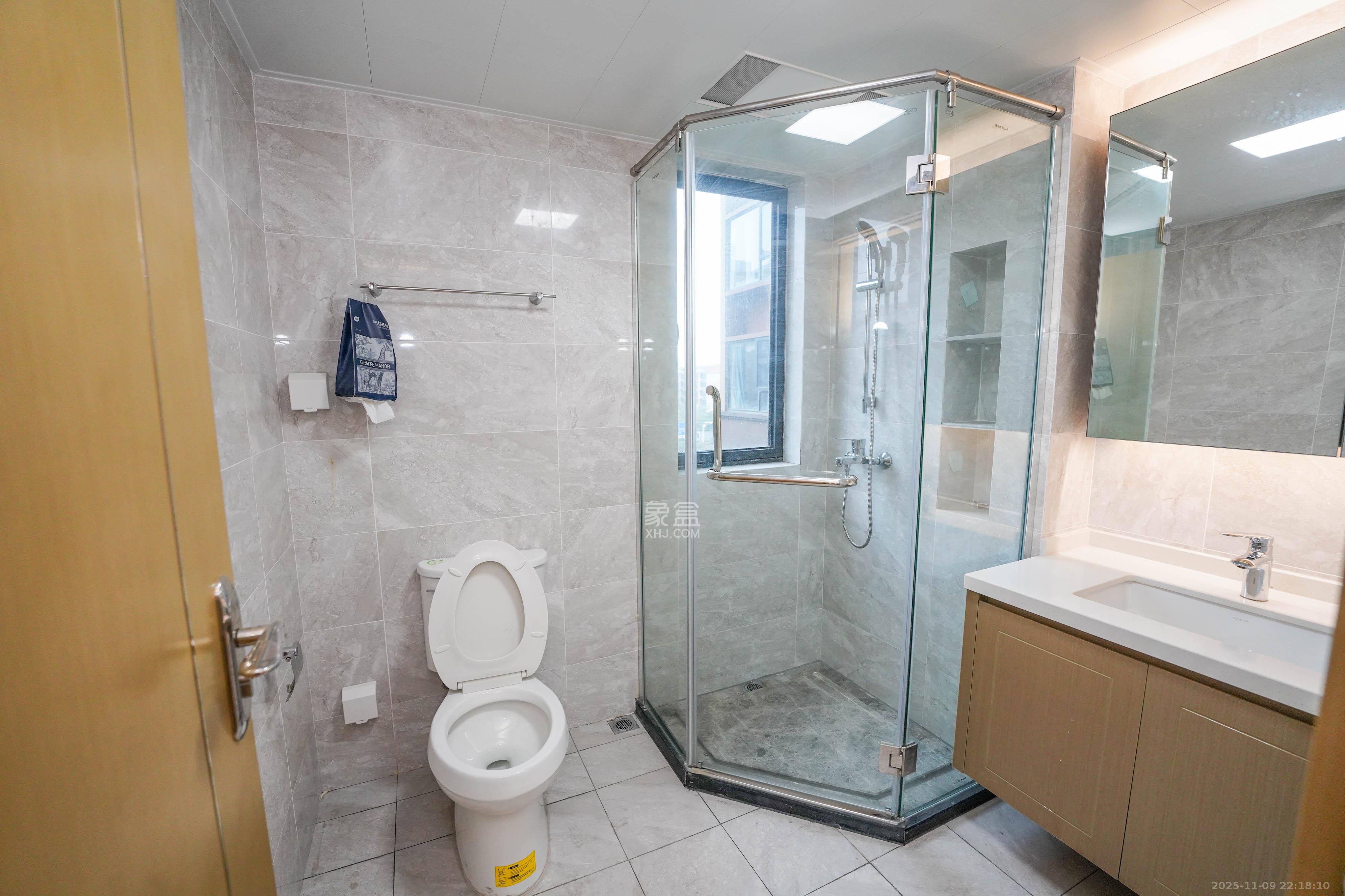 中建璟和城 3室2厅2卫 88.0万 中建璟和城 3室2厅2卫 88.0万卫生间