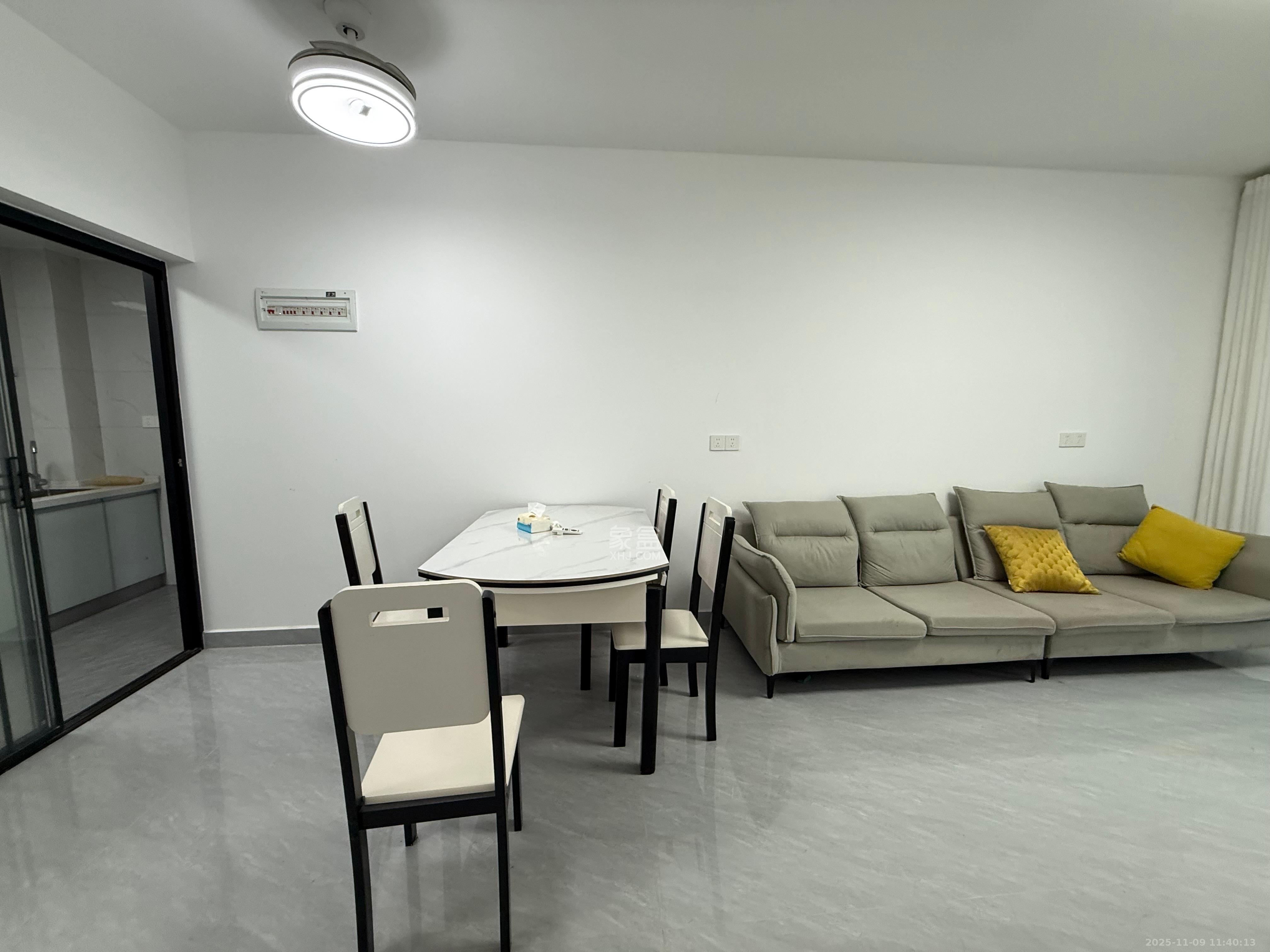 河畔华府  2室2厅1卫    2100.0元/月室内图