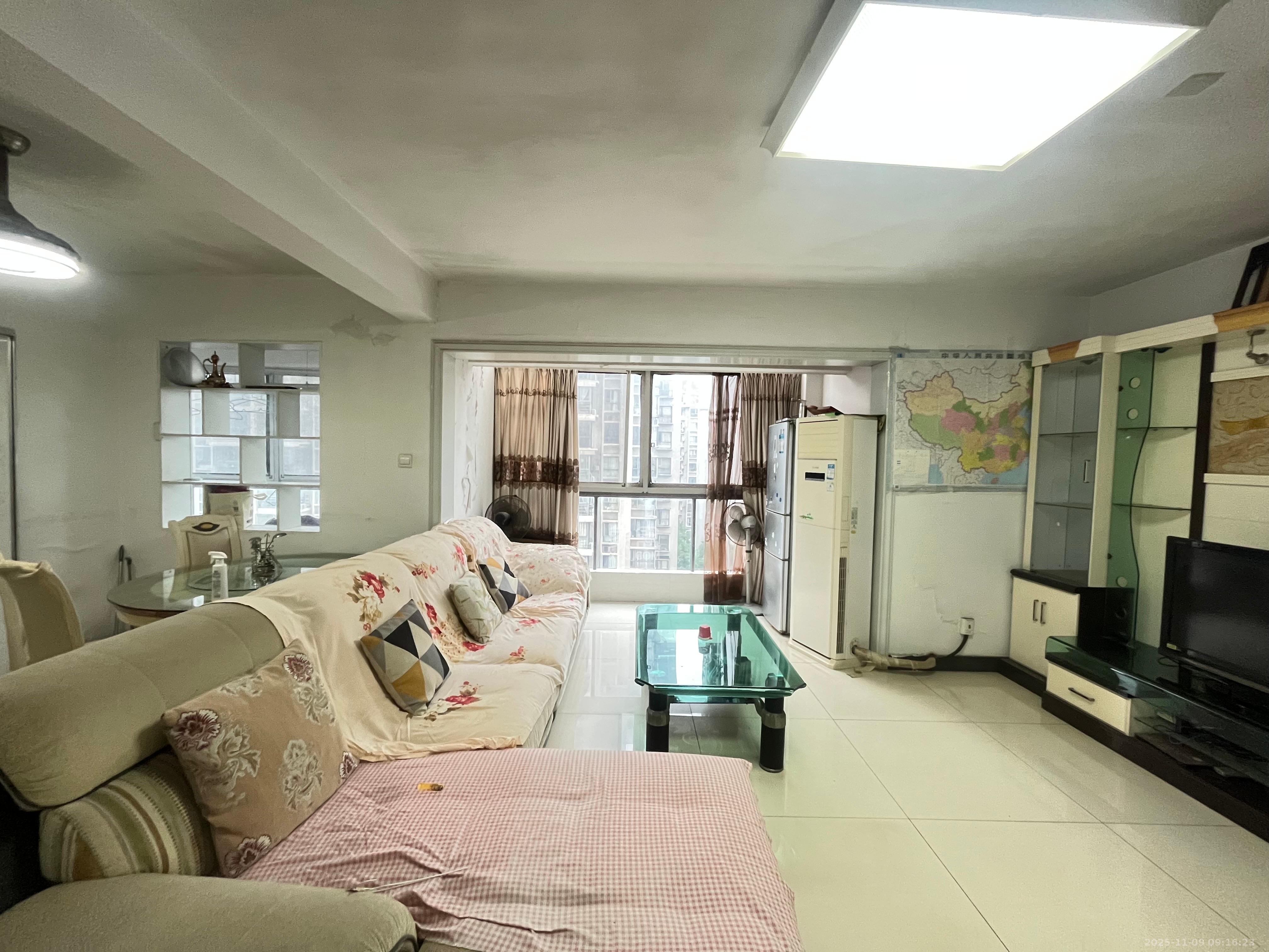 银港水晶城  3室2厅2卫    2600.0元/月