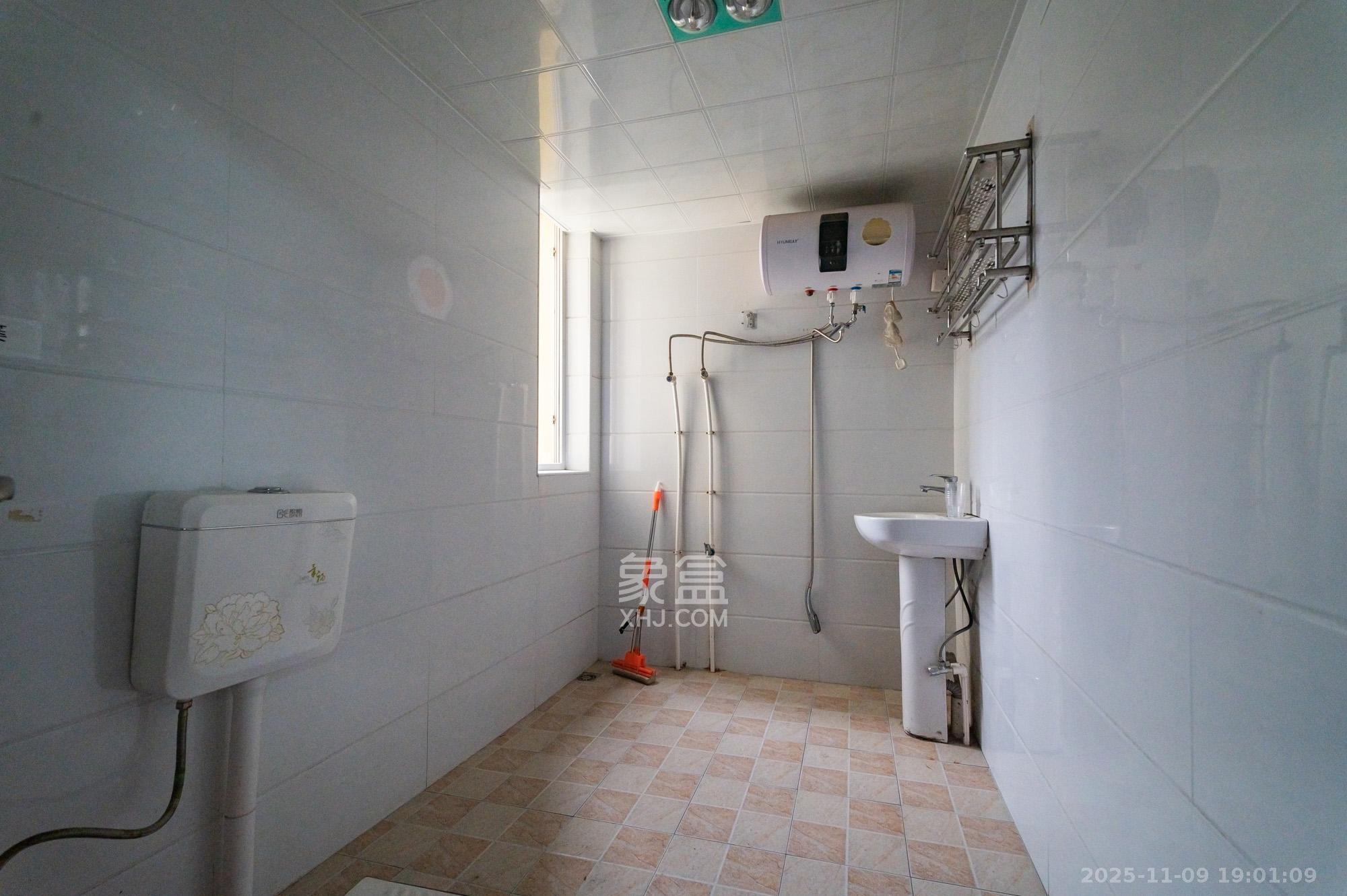 MOMA当代广场 4室2厅2卫 75.8万 MOMA当代广场 4室2厅2卫 75.8万卫生间