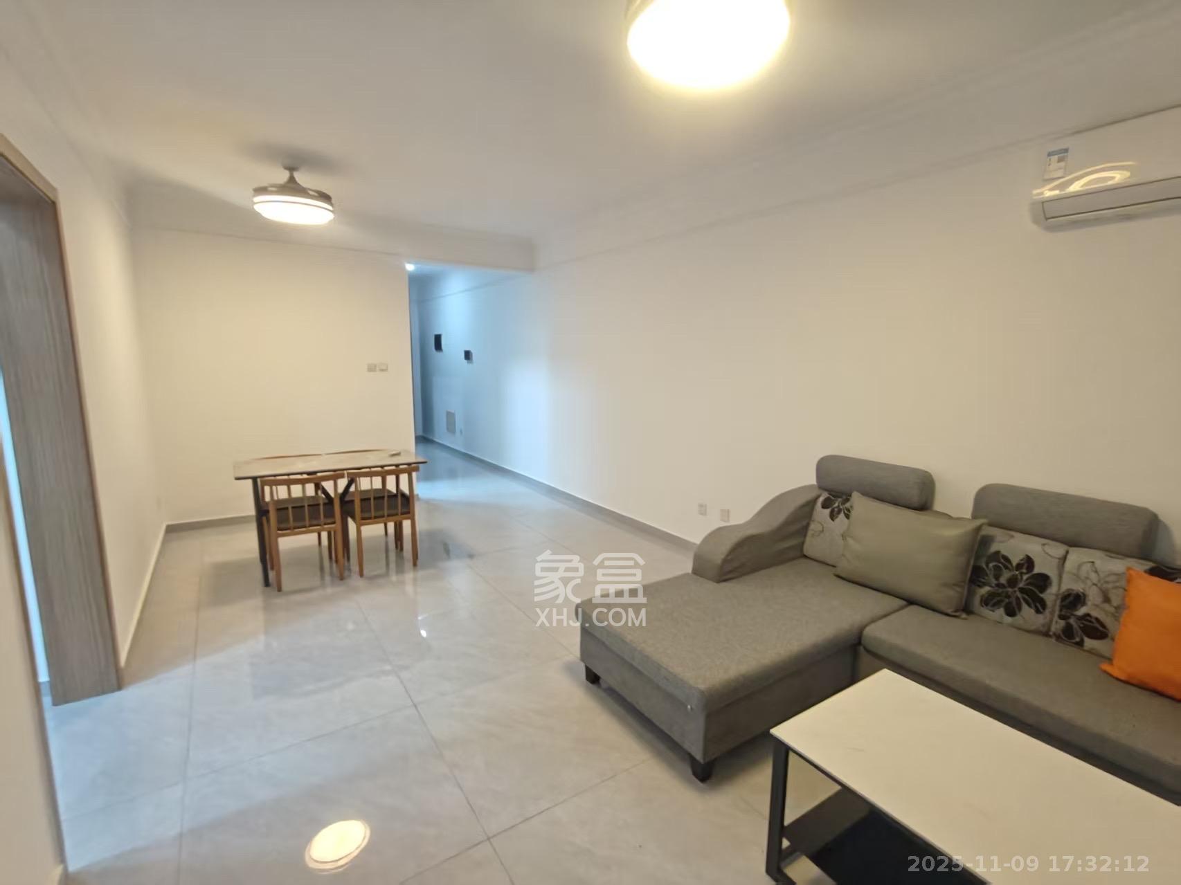 麓谷小镇  3室2厅1卫    2400.0元/月