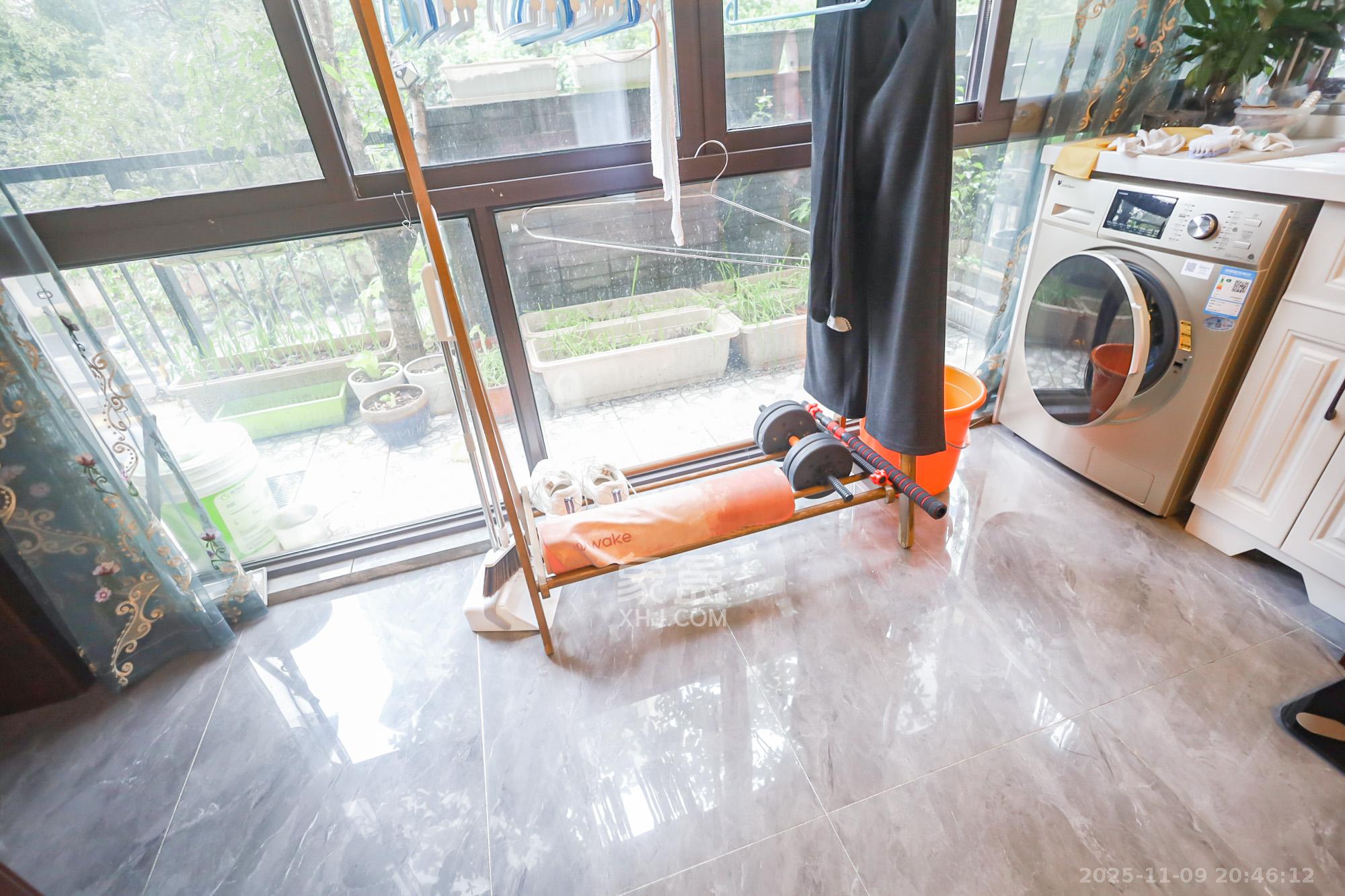 西山汇景一、二期  1室2厅1卫    85.0万阳台