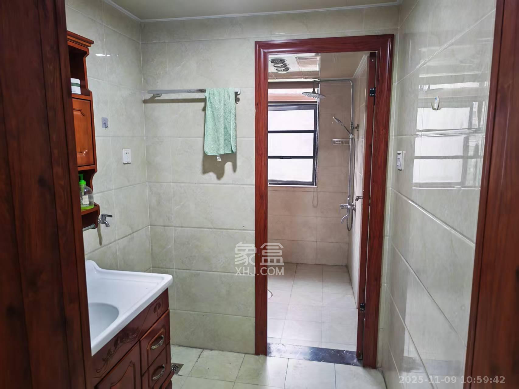 和美星城  4室2厅2卫    2600.0元/月