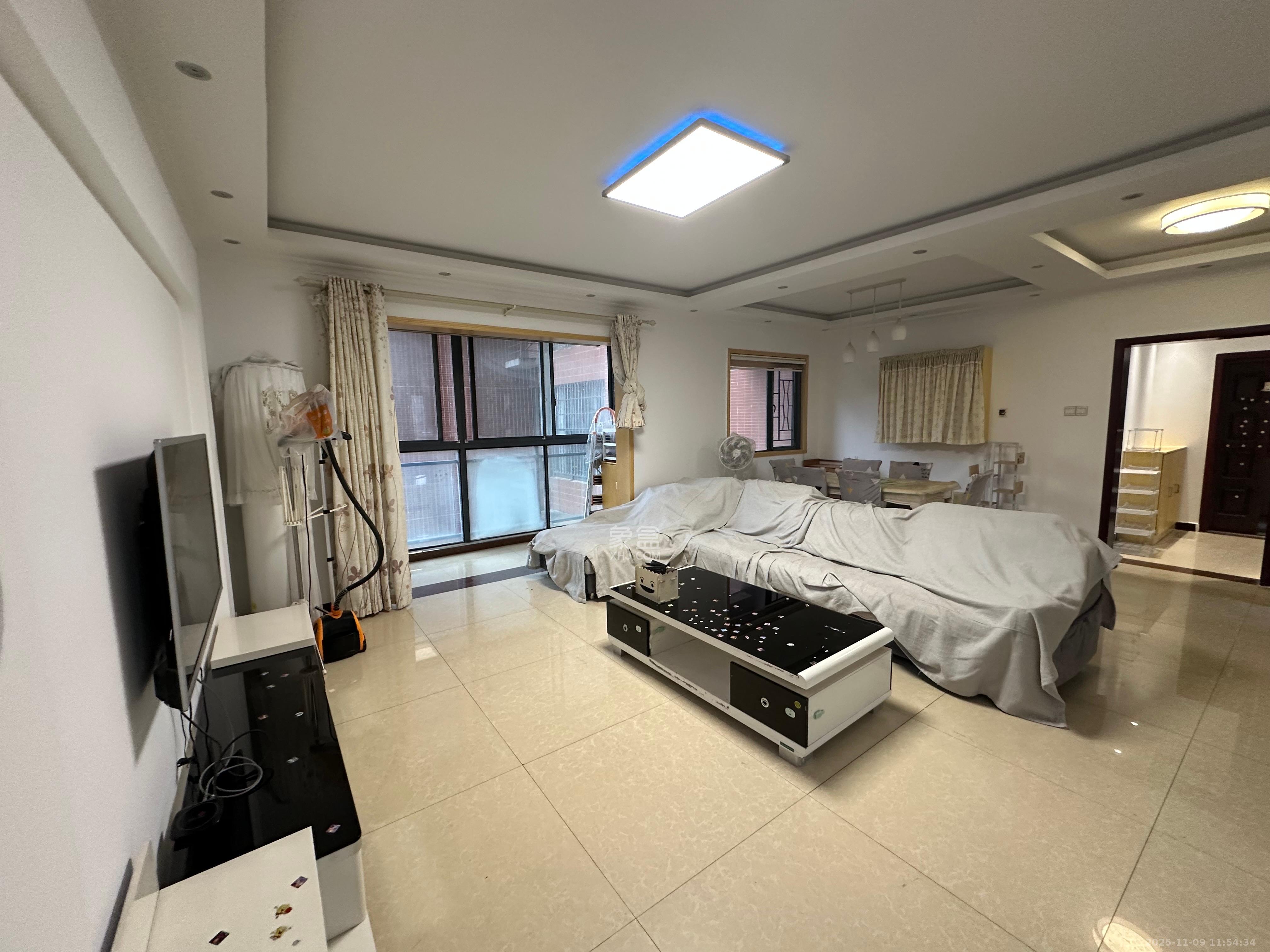 盛地尊域 4室2厅2卫 2100.0元/月 盛地尊域 4室2厅2卫 2100.0元/月室内图