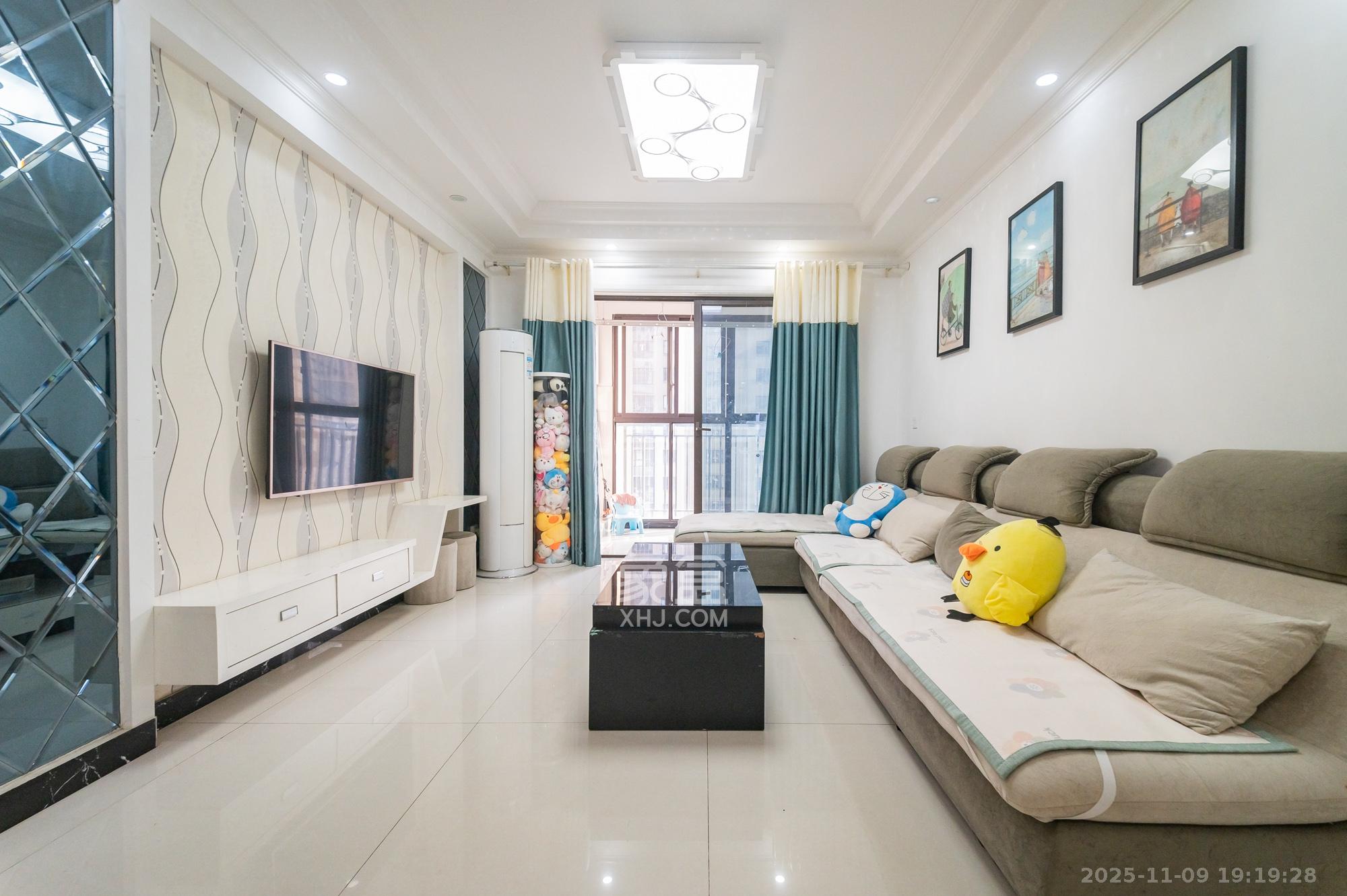 华润置地广场一期 3室2厅1卫 73.8万 华润置地广场一期 3室2厅1卫 73.8万客厅