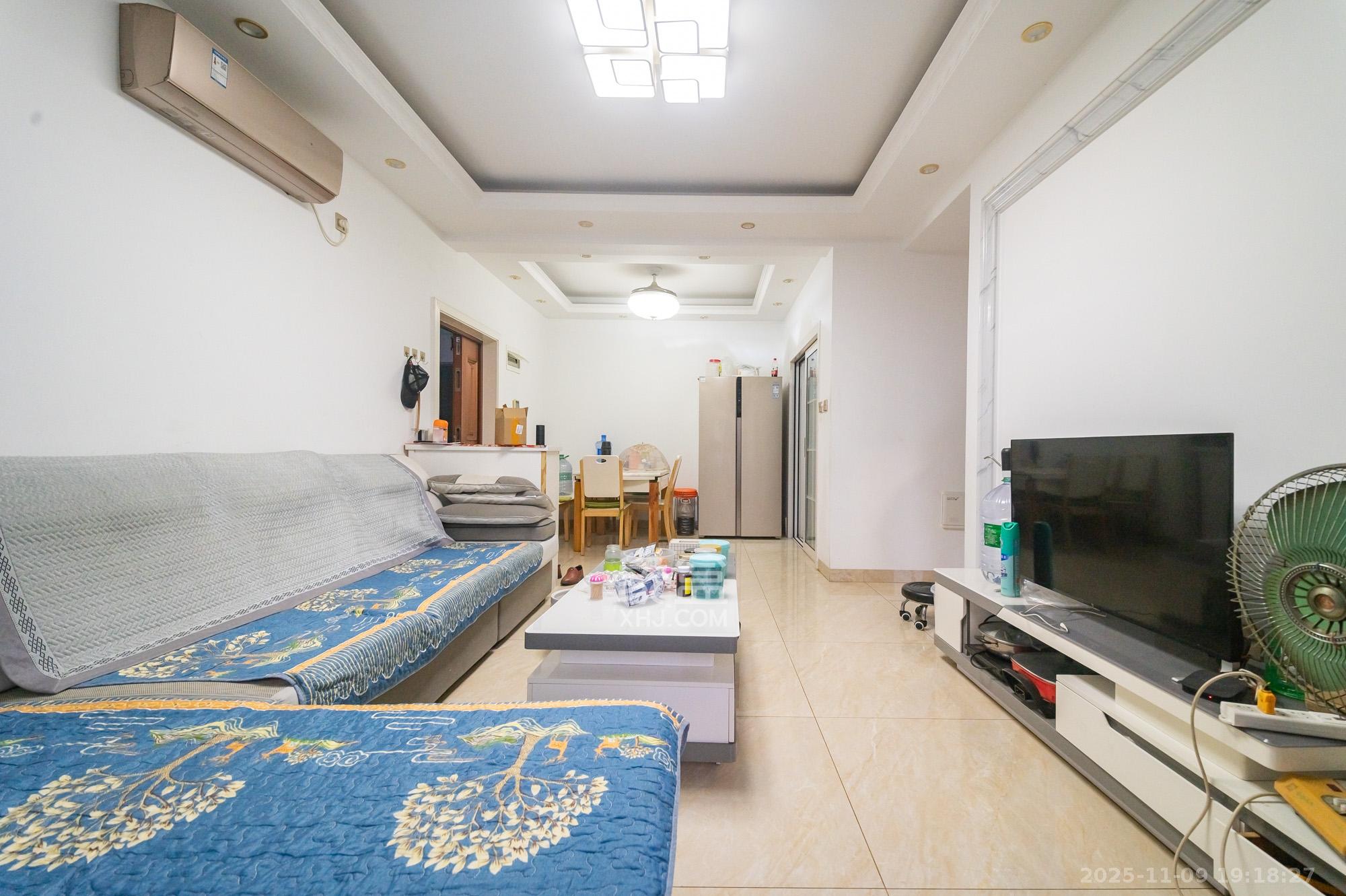 恒基凯旋门三期 3室2厅1卫 79.0万 恒基凯旋门三期 3室2厅1卫 79.0万客厅