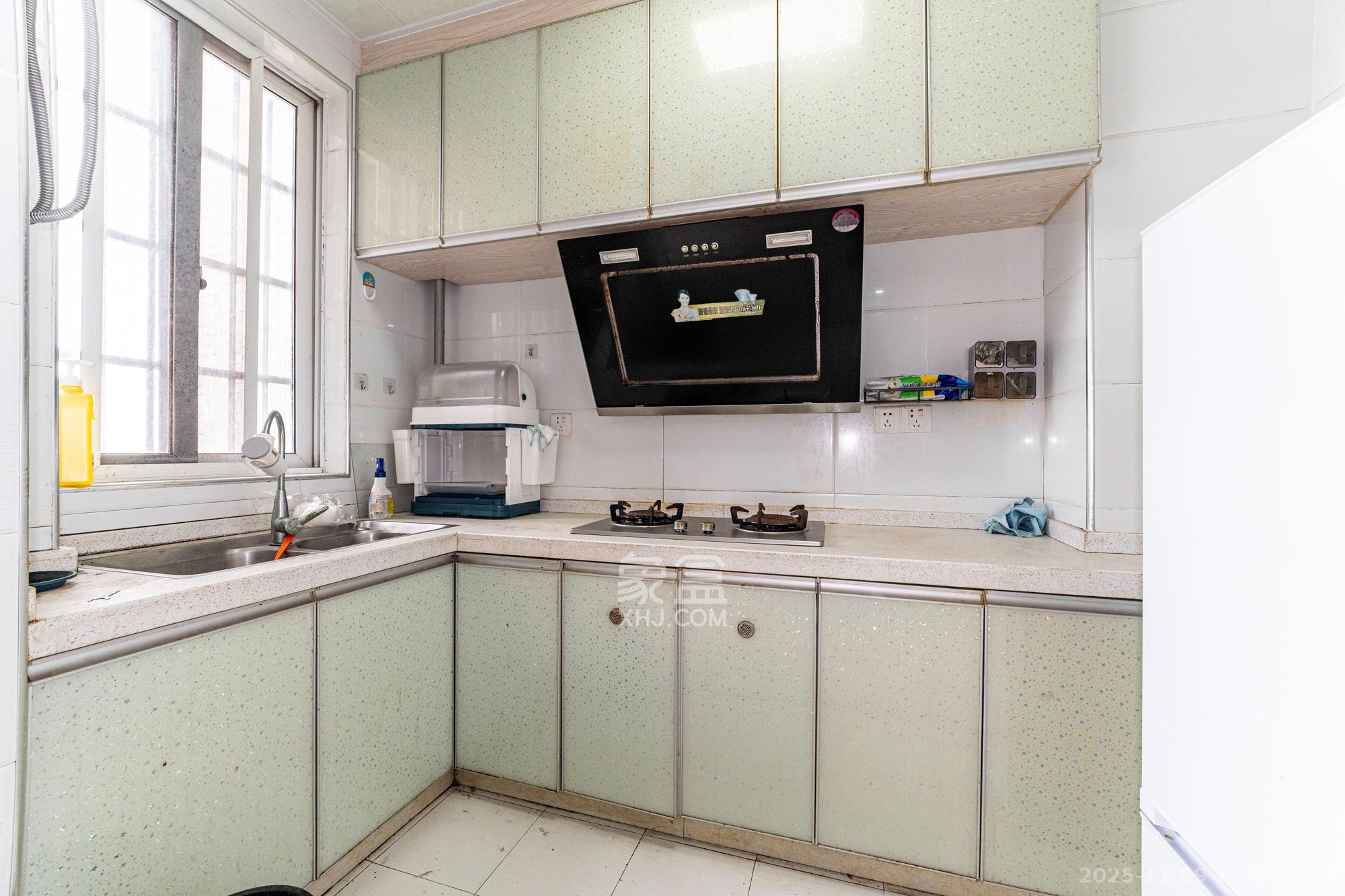 光明城市(星辰青年城) 3室2厅1卫 66.8万 光明城市(星辰青年城) 3室2厅1卫 66.8万厨房