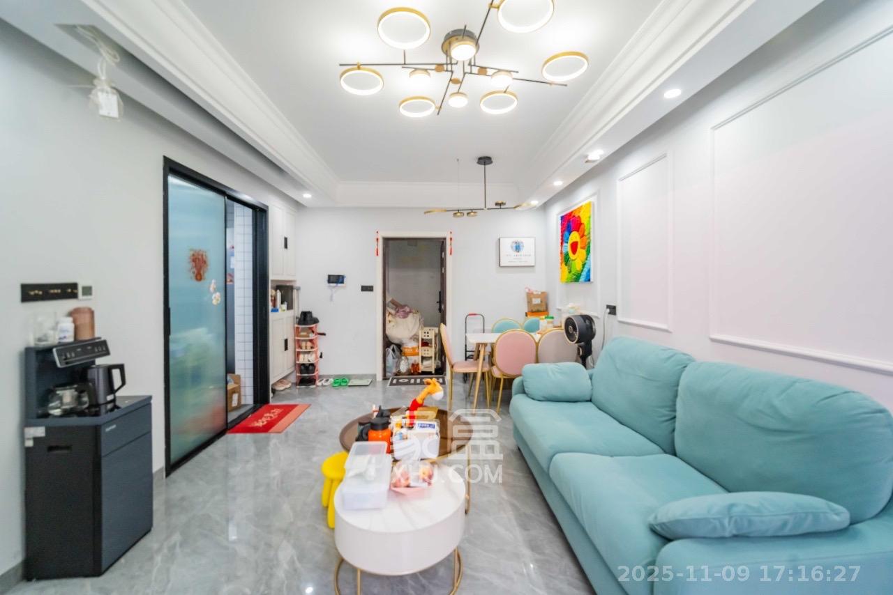 绿地之窗  2室1厅1卫    2200.0元/月