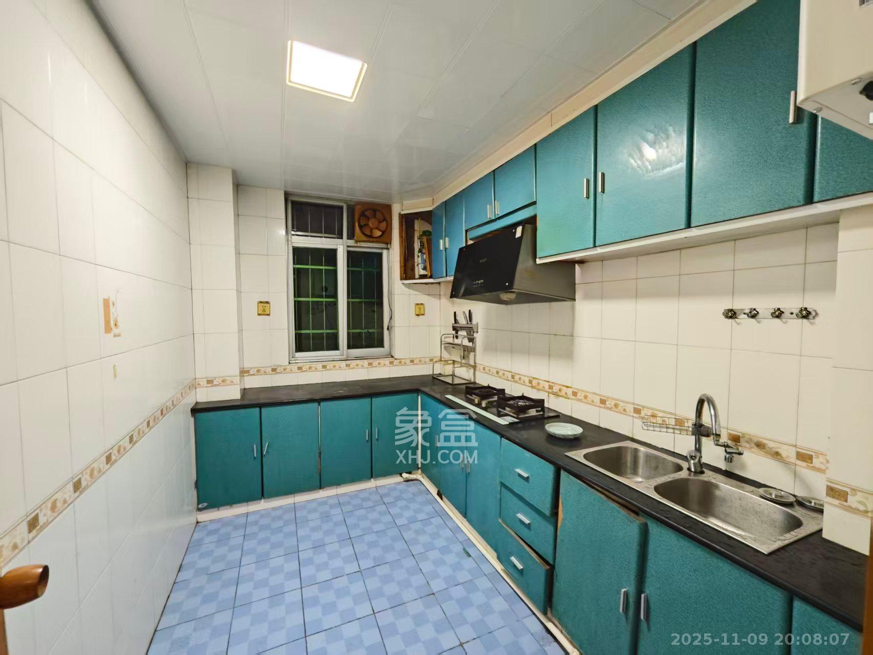 咸嘉新村嘉明苑 3室2厅2卫 2200.0元/月 咸嘉新村嘉明苑 3室2厅2卫 2200.0元/月室内图