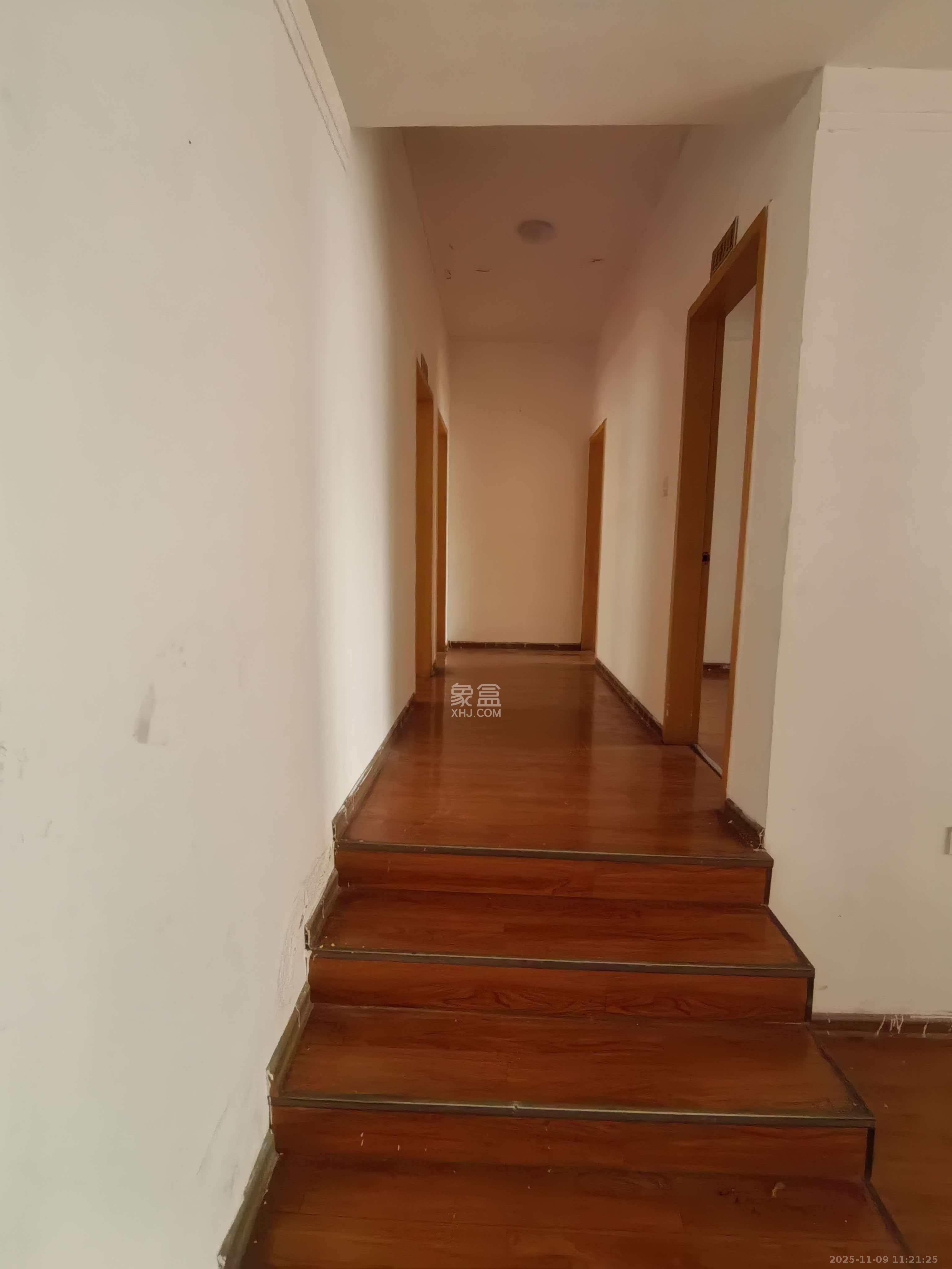 梦网景园 4室2厅2卫 3400.0元/月 梦网景园 4室2厅2卫 3400.0元/月室内图