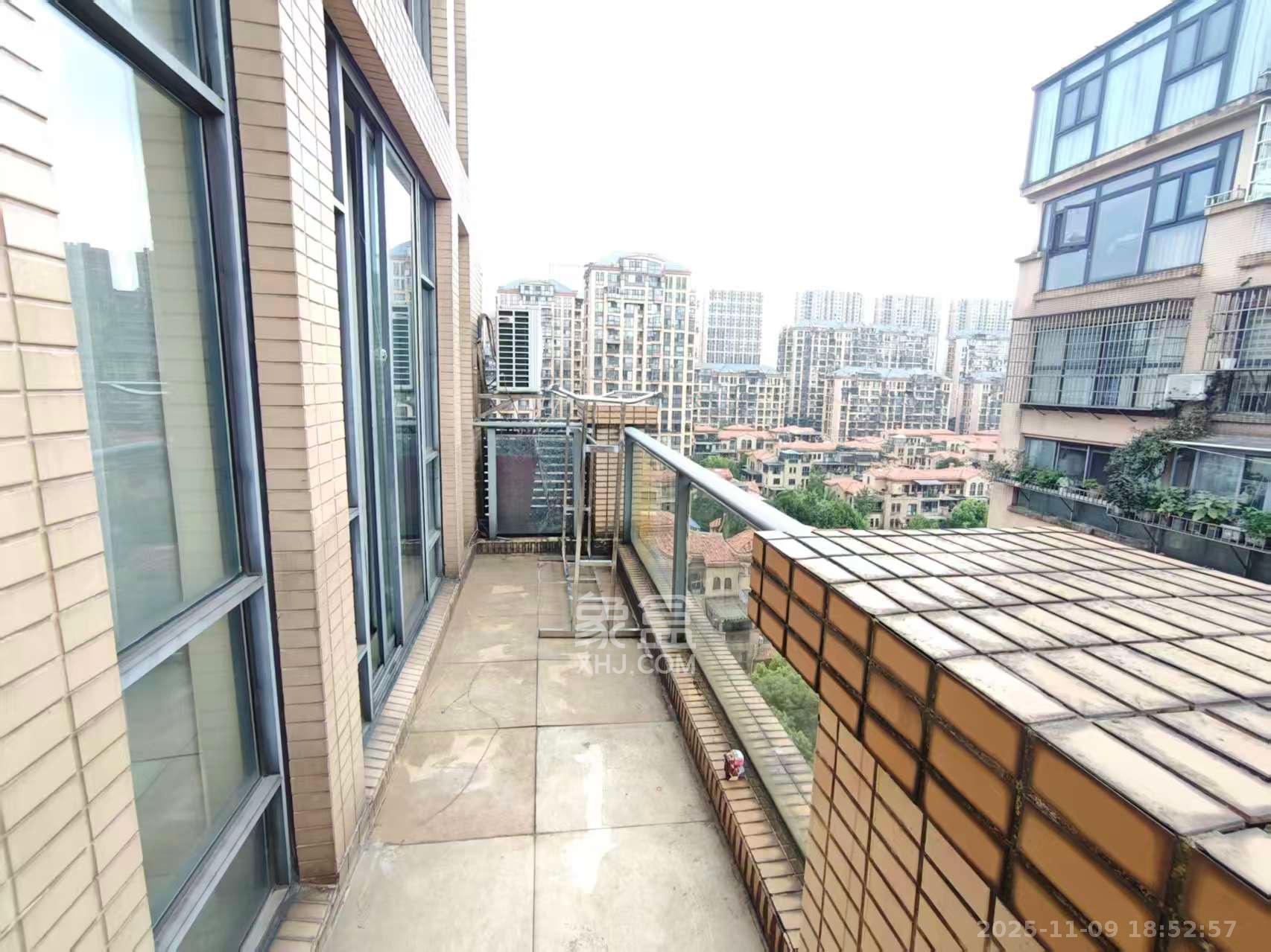 中城丽景香山园 4室2厅2卫 5200.0元/月 中城丽景香山园 4室2厅2卫 5200.0元/月室内图