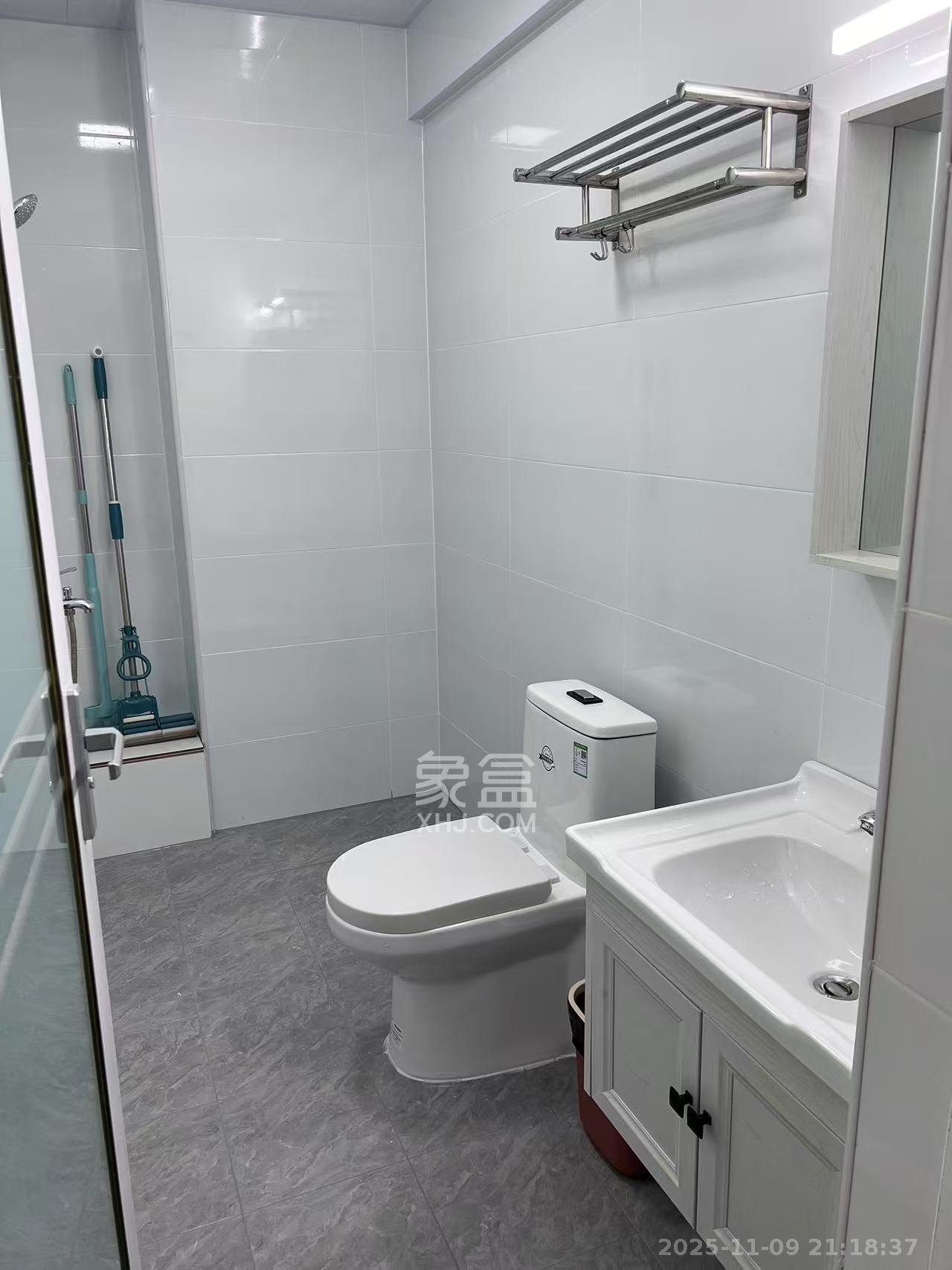 东怡外国（南湖一号)  1室1厅1卫    2400.0元/月室内图