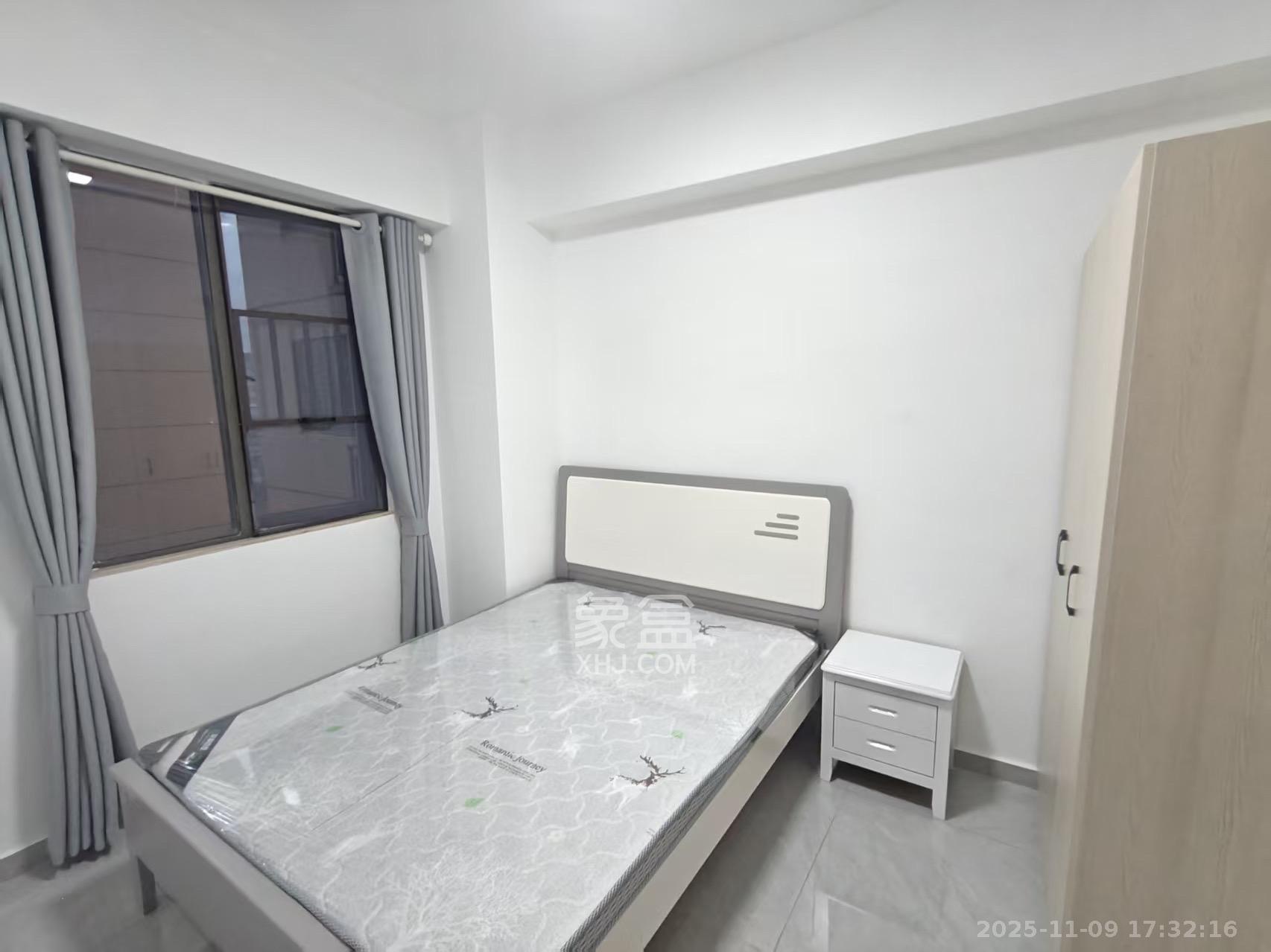 麓谷小镇  3室2厅1卫    2400.0元/月室内图