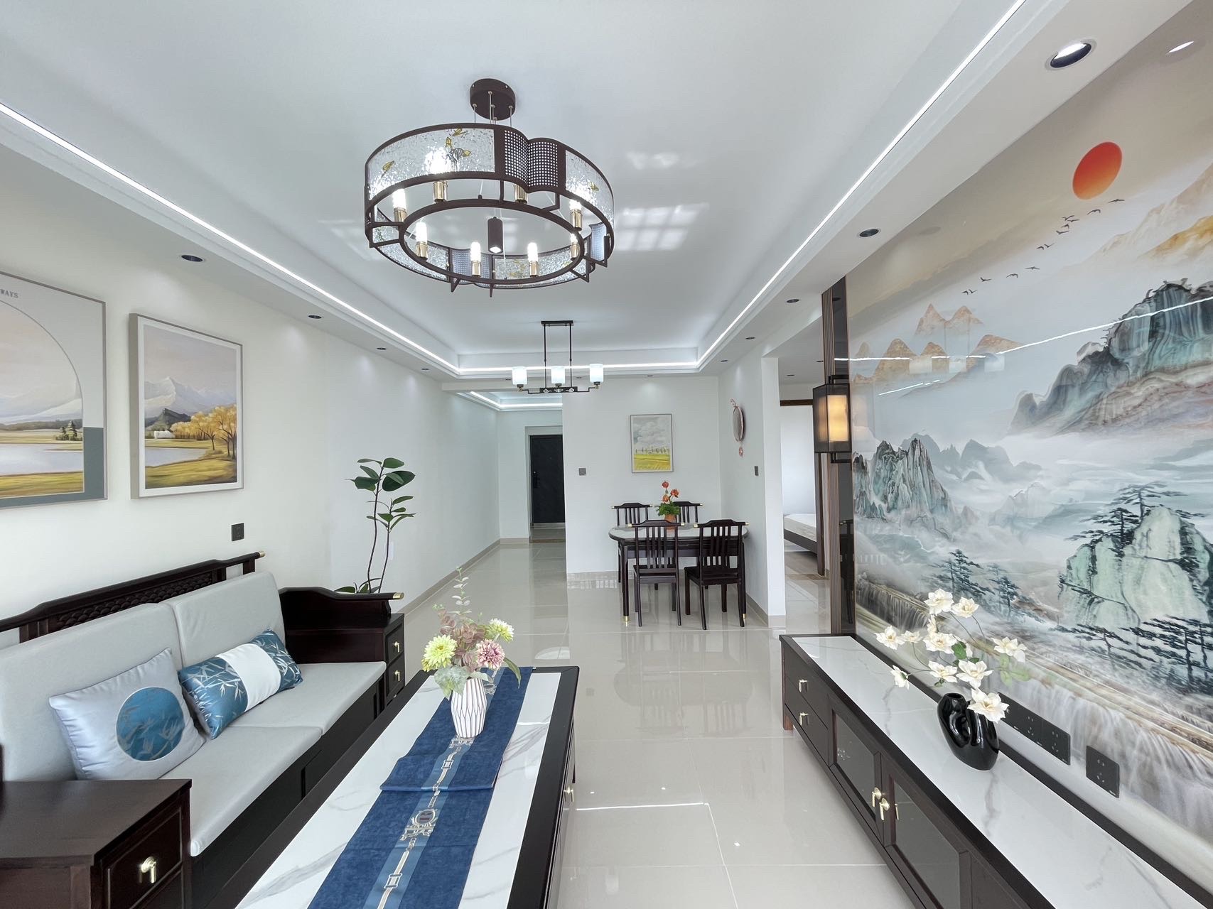 金龙苑  3室2厅2卫    116.0万客厅