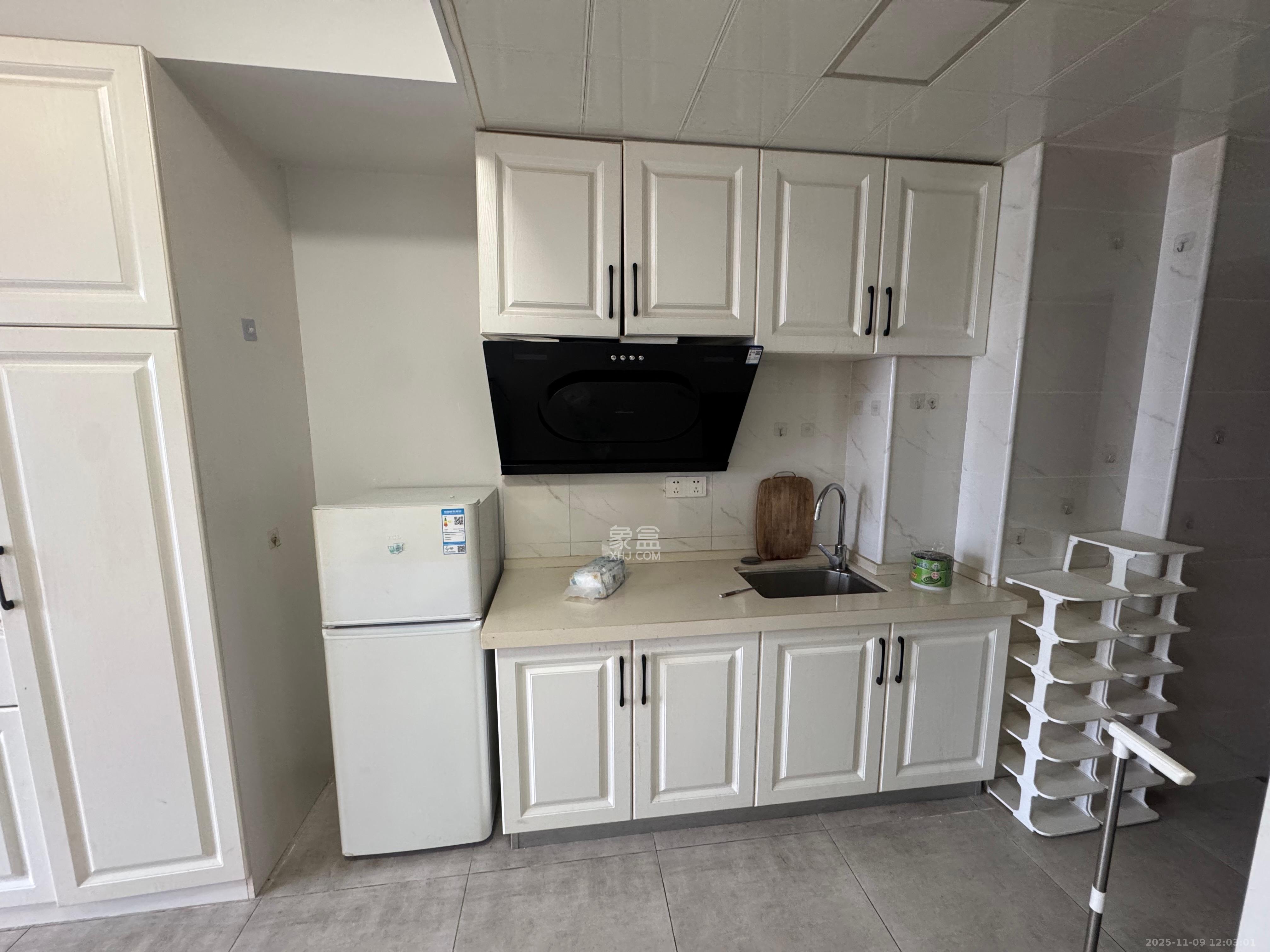 五峰国际  1室1厅1卫    1200.0元/月室内图