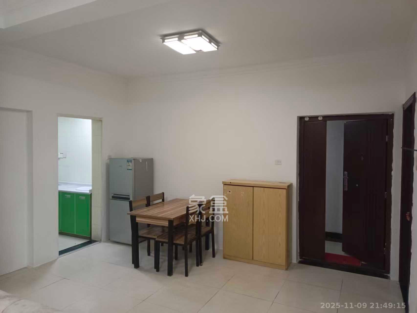 融圣国际 2室2厅1卫 2500.0元/月 融圣国际 2室2厅1卫 2500.0元/月室内图