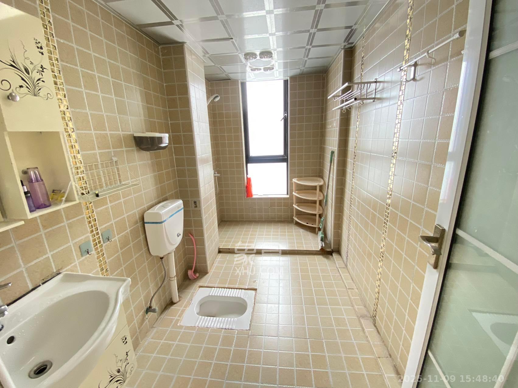 达美D6区  2室2厅1卫    2400.0元/月室内图