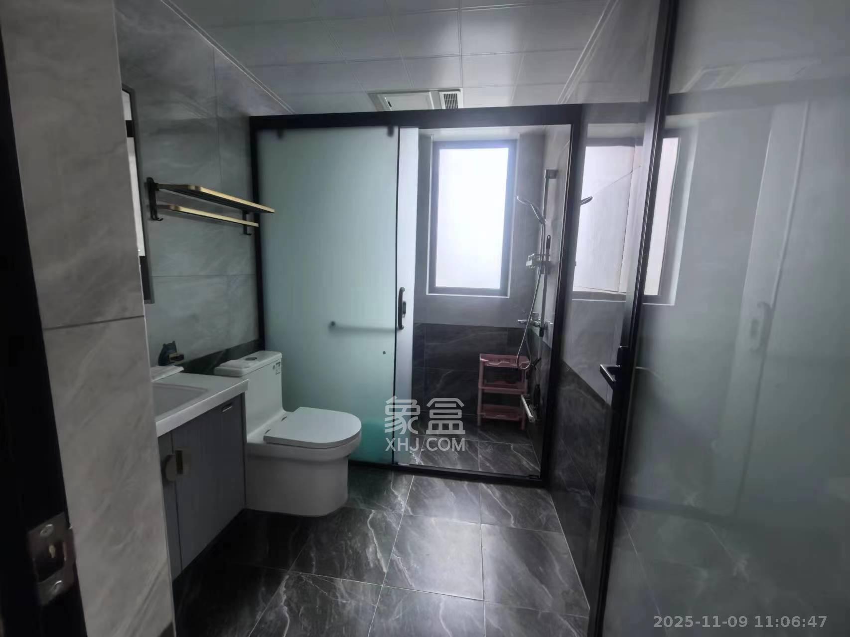 三一街区  3室2厅2卫    2600.0元/月室内图