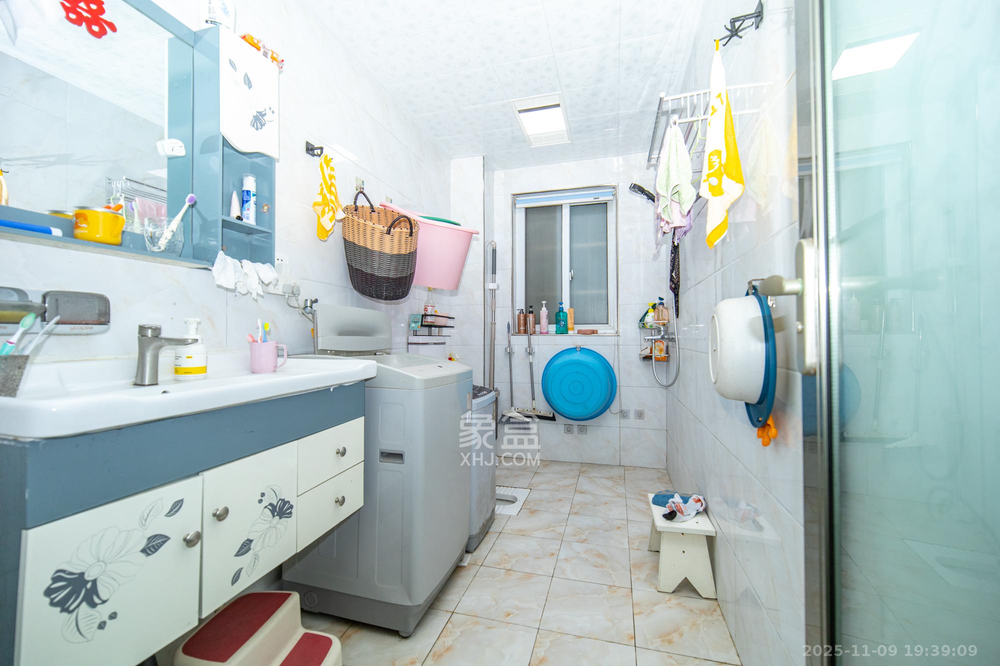 楚天世纪城东苑  3室2厅2卫    85.0万卫生间