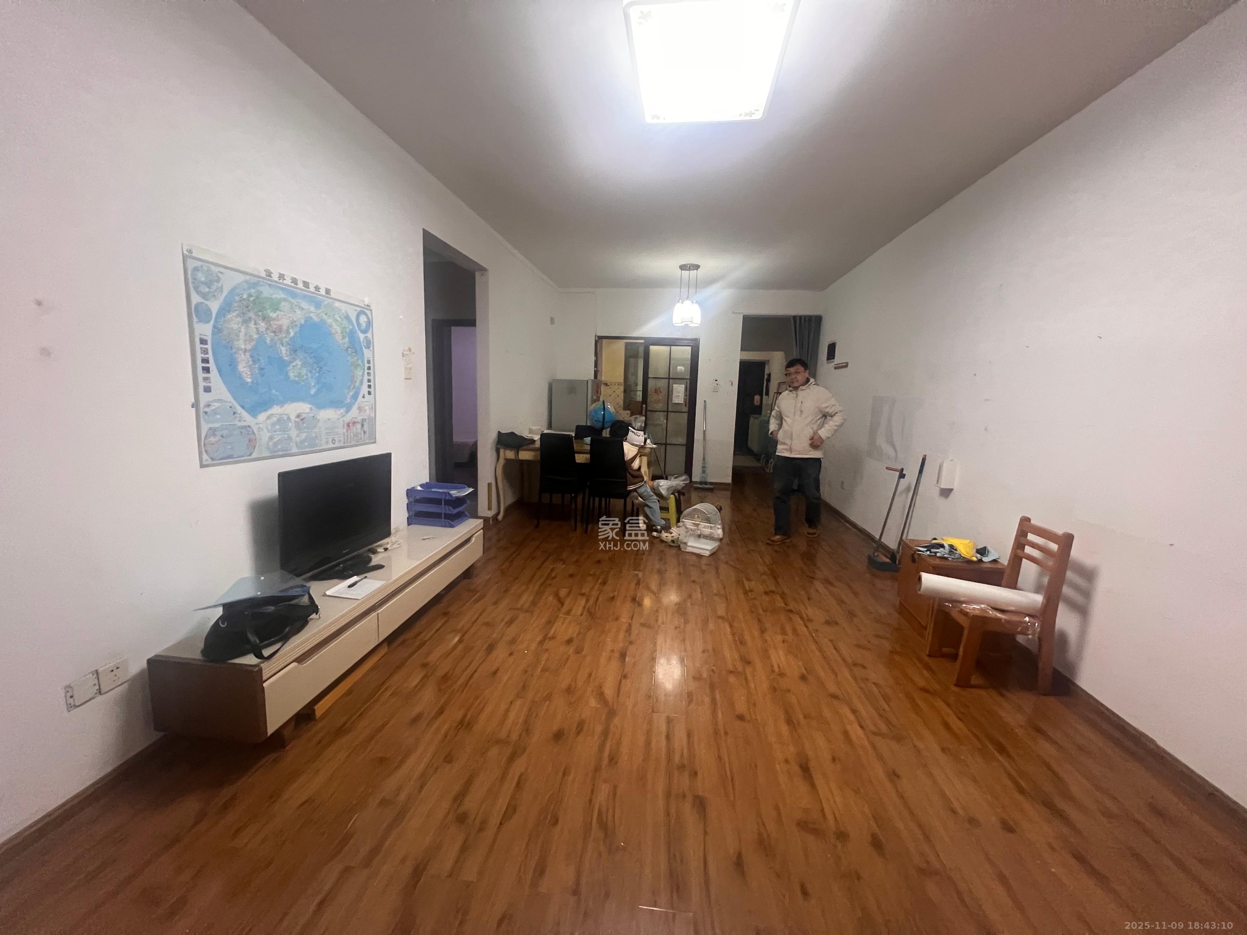 上海城小区  3室2厅2卫    2000.0元/月室内图