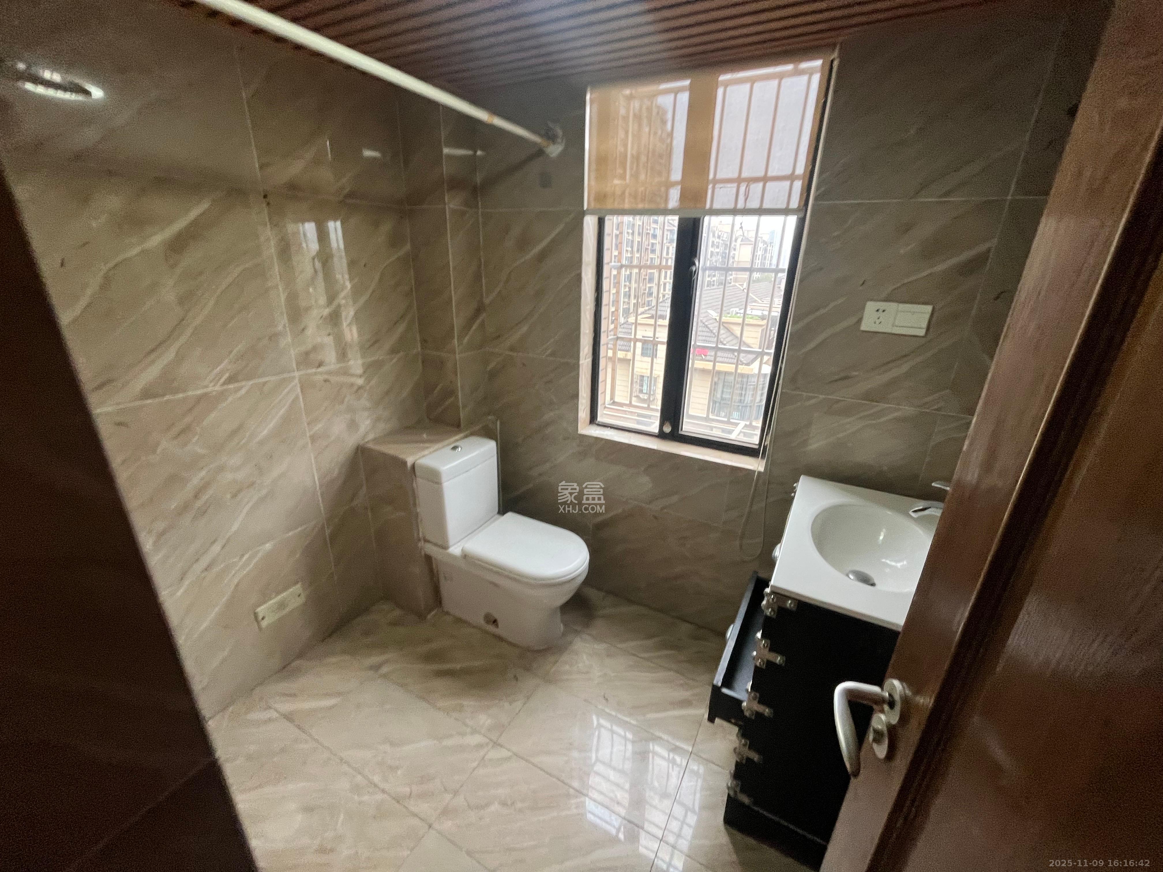 三江花中城 3室1厅2卫 3600.0元/月 三江花中城 3室1厅2卫 3600.0元/月室内图