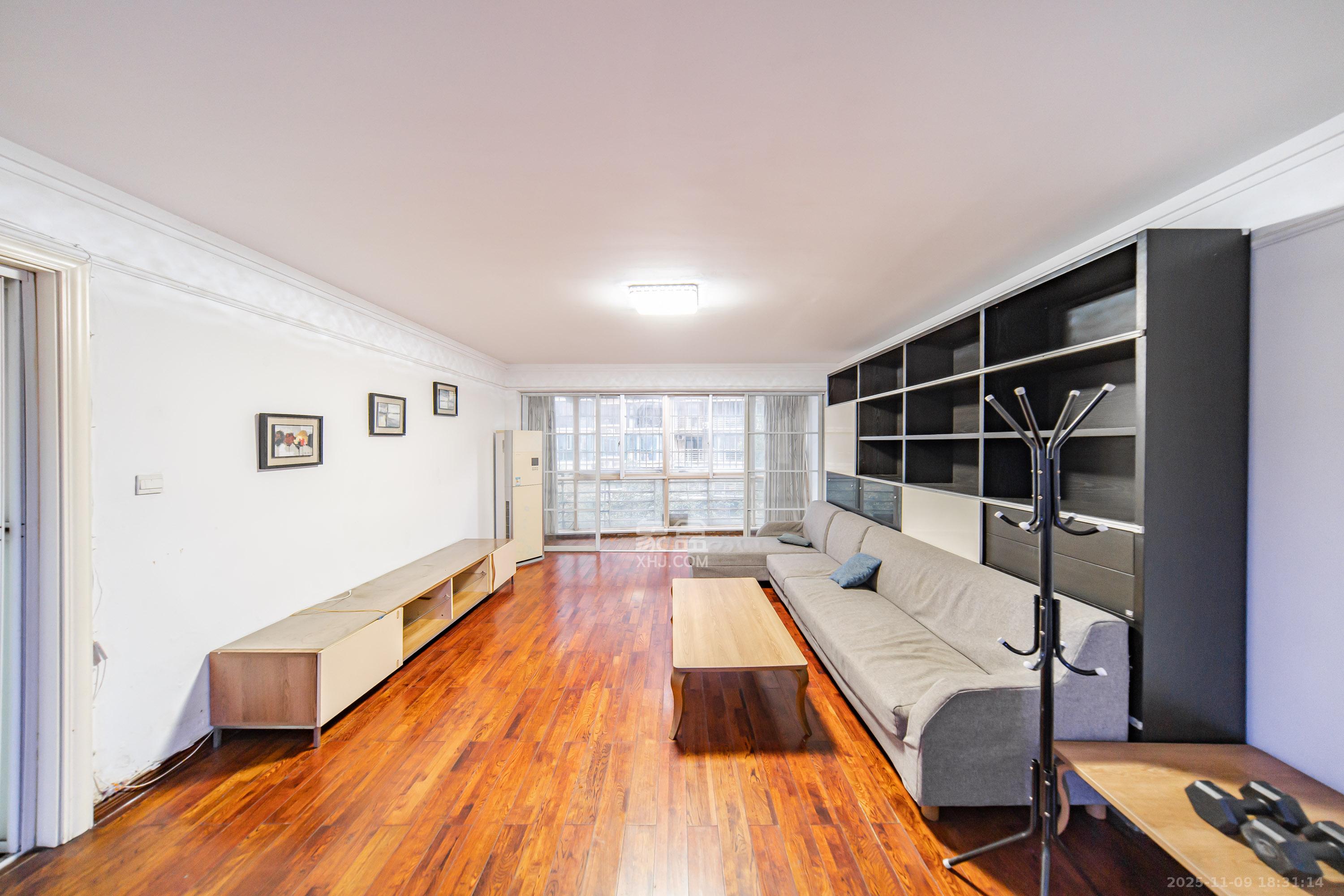 四季阳光花城  4室2厅2卫    180.0万