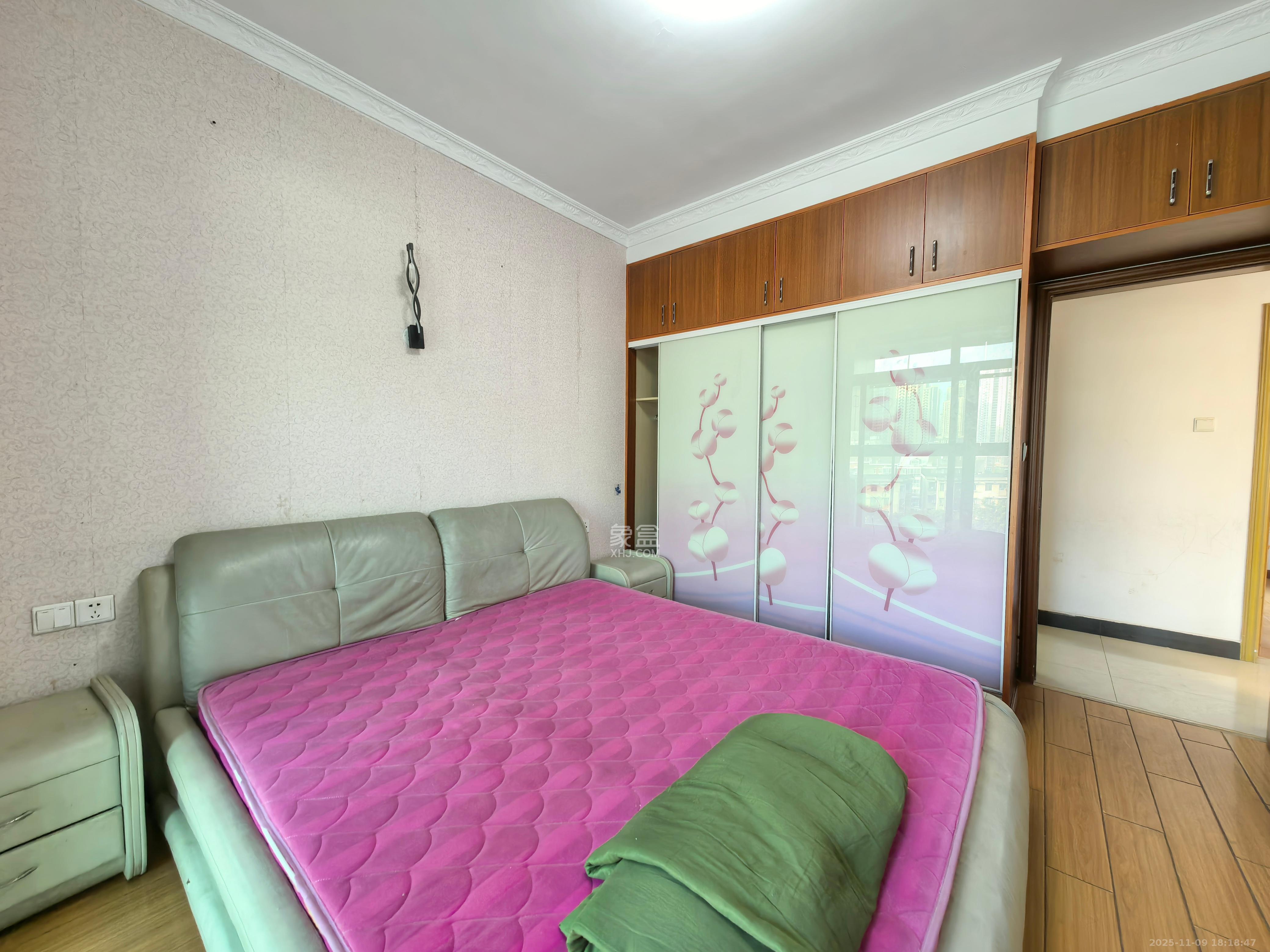 新城新世界一二三期 3室2厅1卫 2500.0元/月 新城新世界一二三期 3室2厅1卫 2500.0元/月室内图